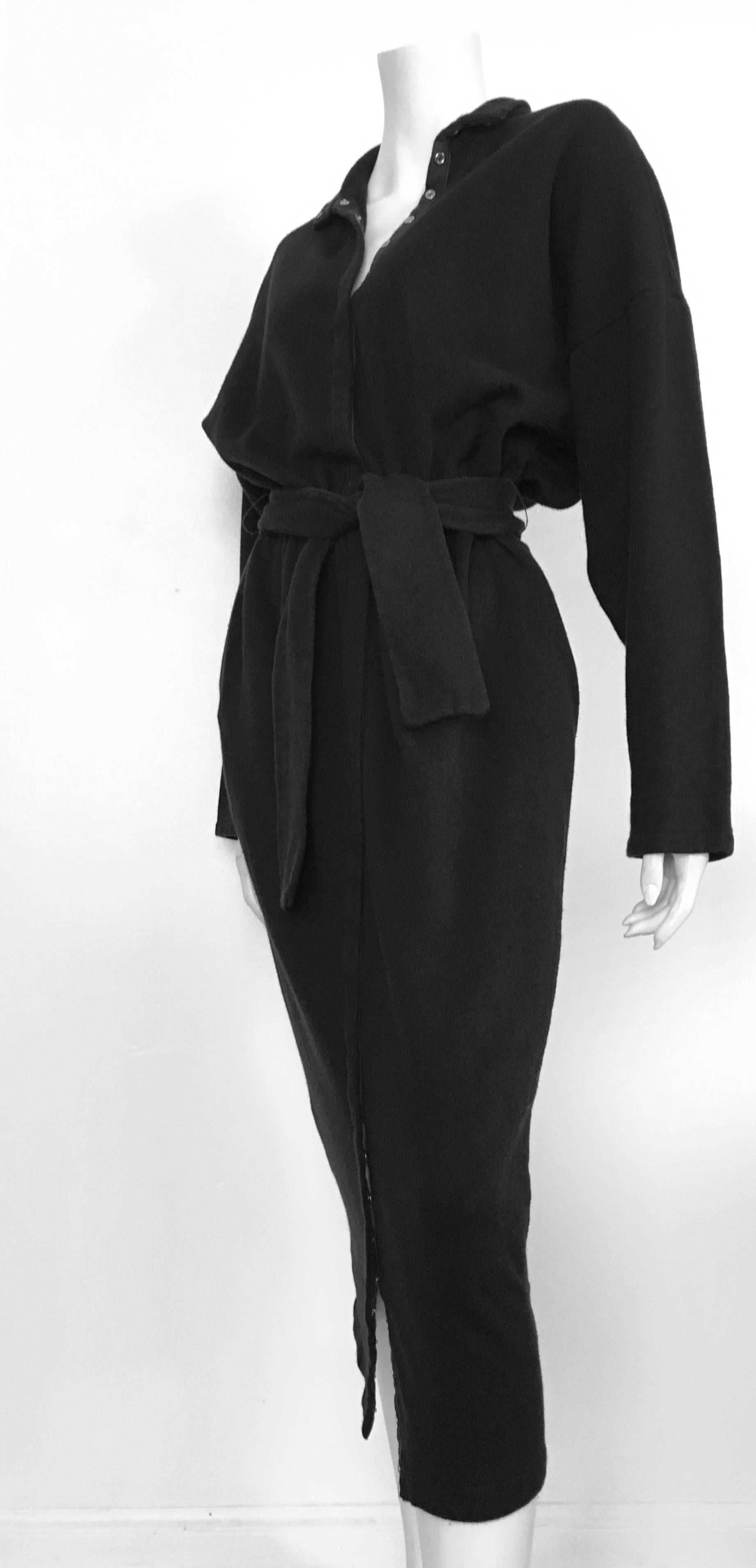 Norma Kamali 1980s Black Cotton Snap Button Dress With Pockets Size Large. For Sale 3
