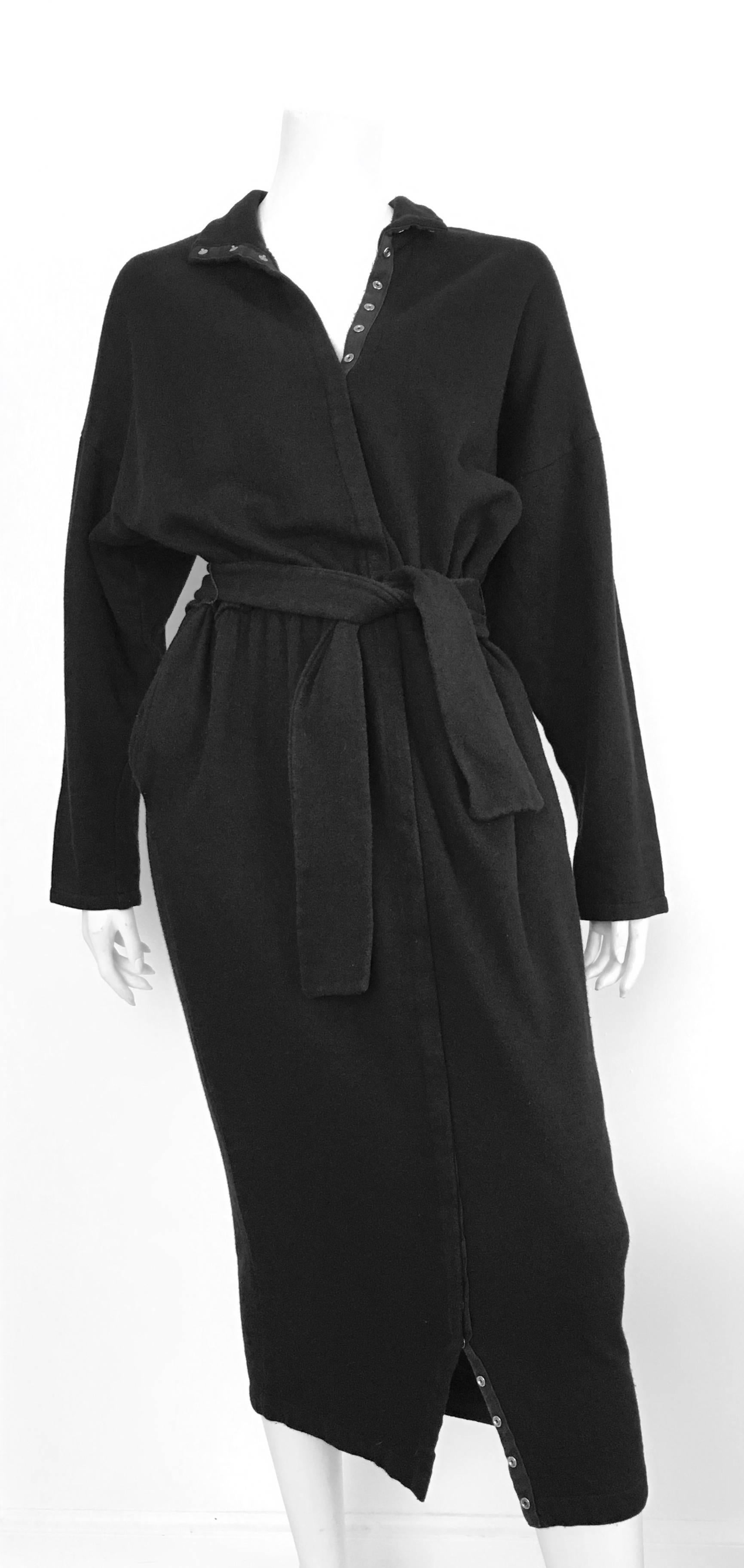 Norma Kamali 1980s Black Cotton Snap Button Dress With Pockets Size Large. For Sale 5