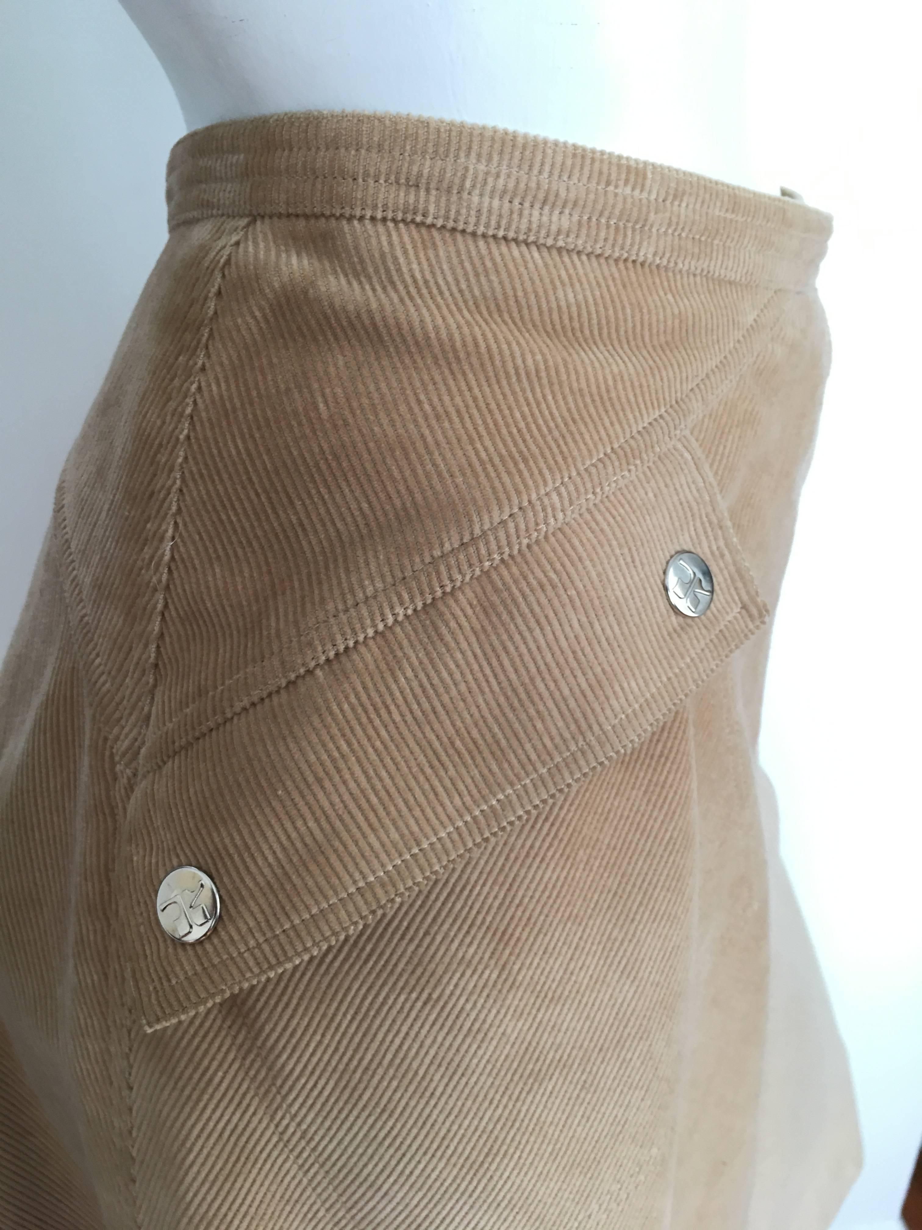 Courreges 1970s Khaki Corduroy A-Line Skirt With Pockets Size 4. In Excellent Condition For Sale In Atlanta, GA