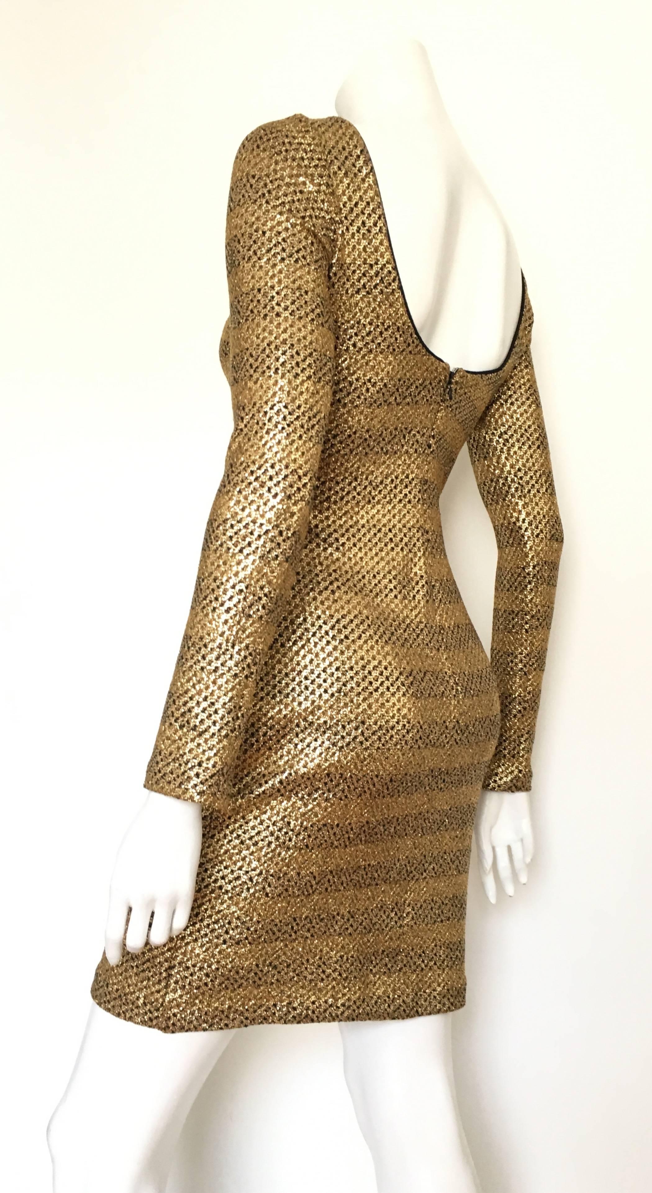 Women's or Men's Badgley Mischka Gold Metallic Stretch Cocktail Dress Size 2 / 4. For Sale