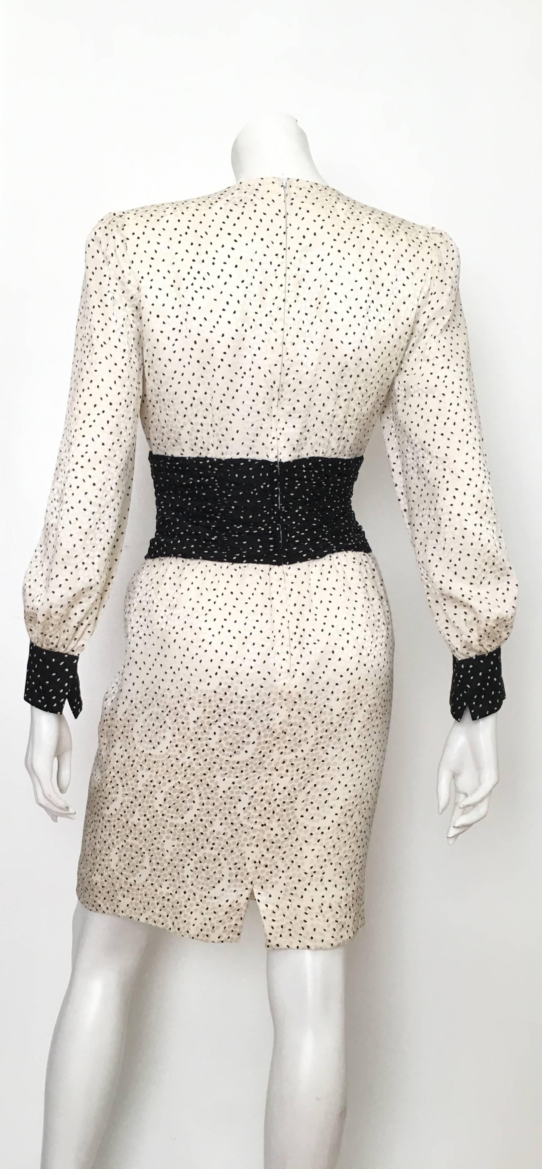 Women's or Men's Carolina Herrera 1980s Cream & Black Silk Dress Size 6.