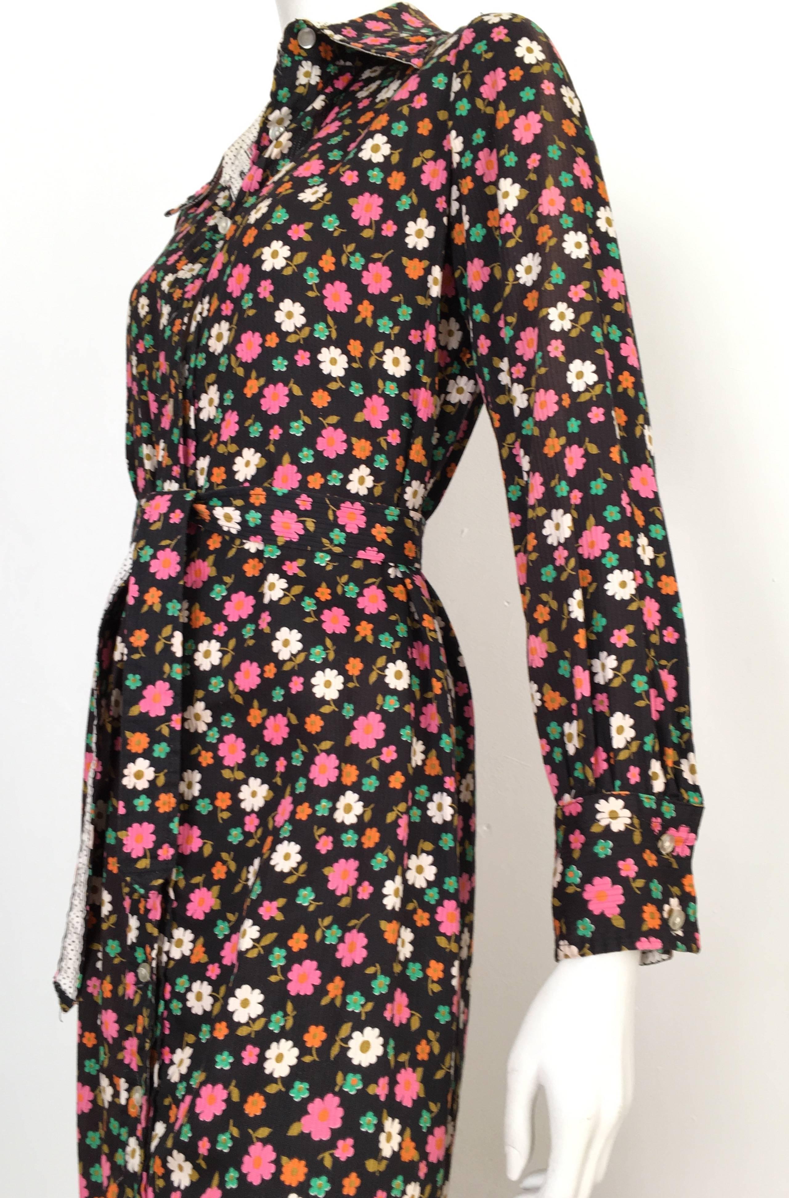 Geoffrey Beene 1960s Floral Cotton Button Up Dress with Belt Size 8. For Sale 2