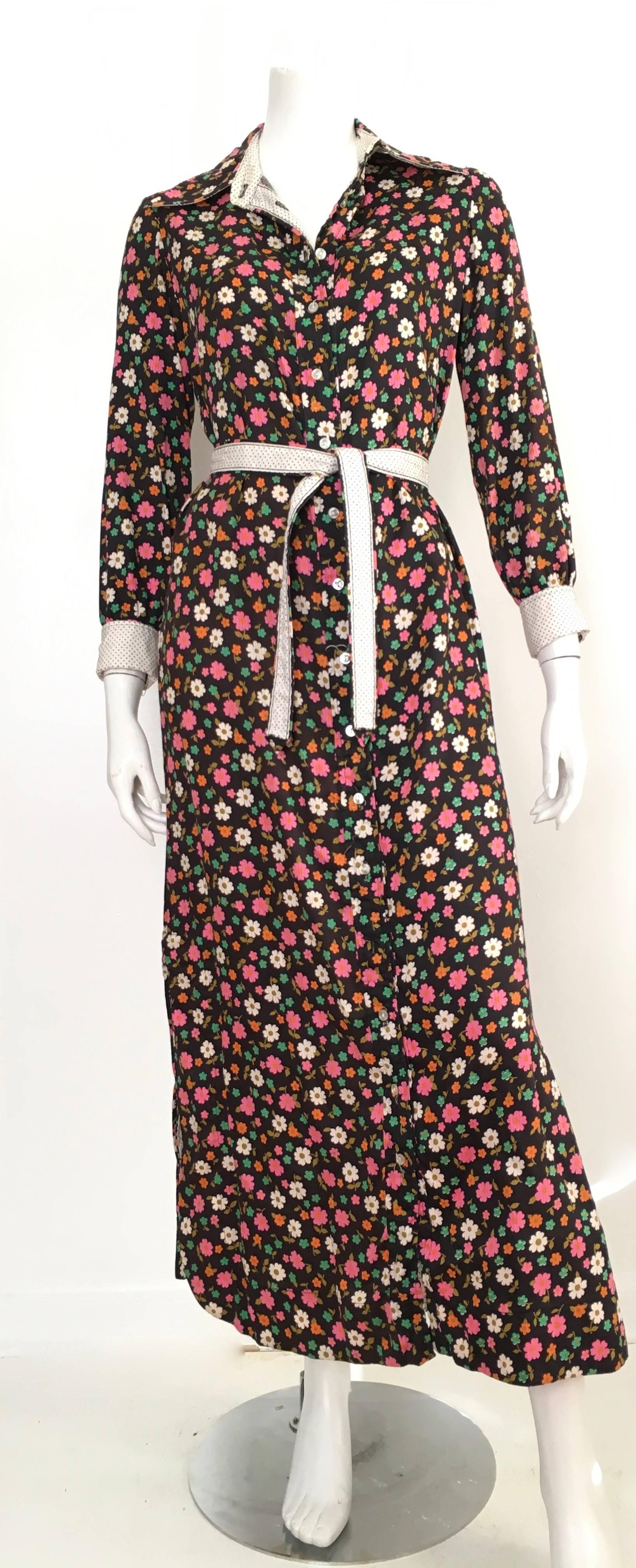Geoffrey Beene 1960s Floral Cotton Button Up Dress with Belt Size 8. For Sale 4