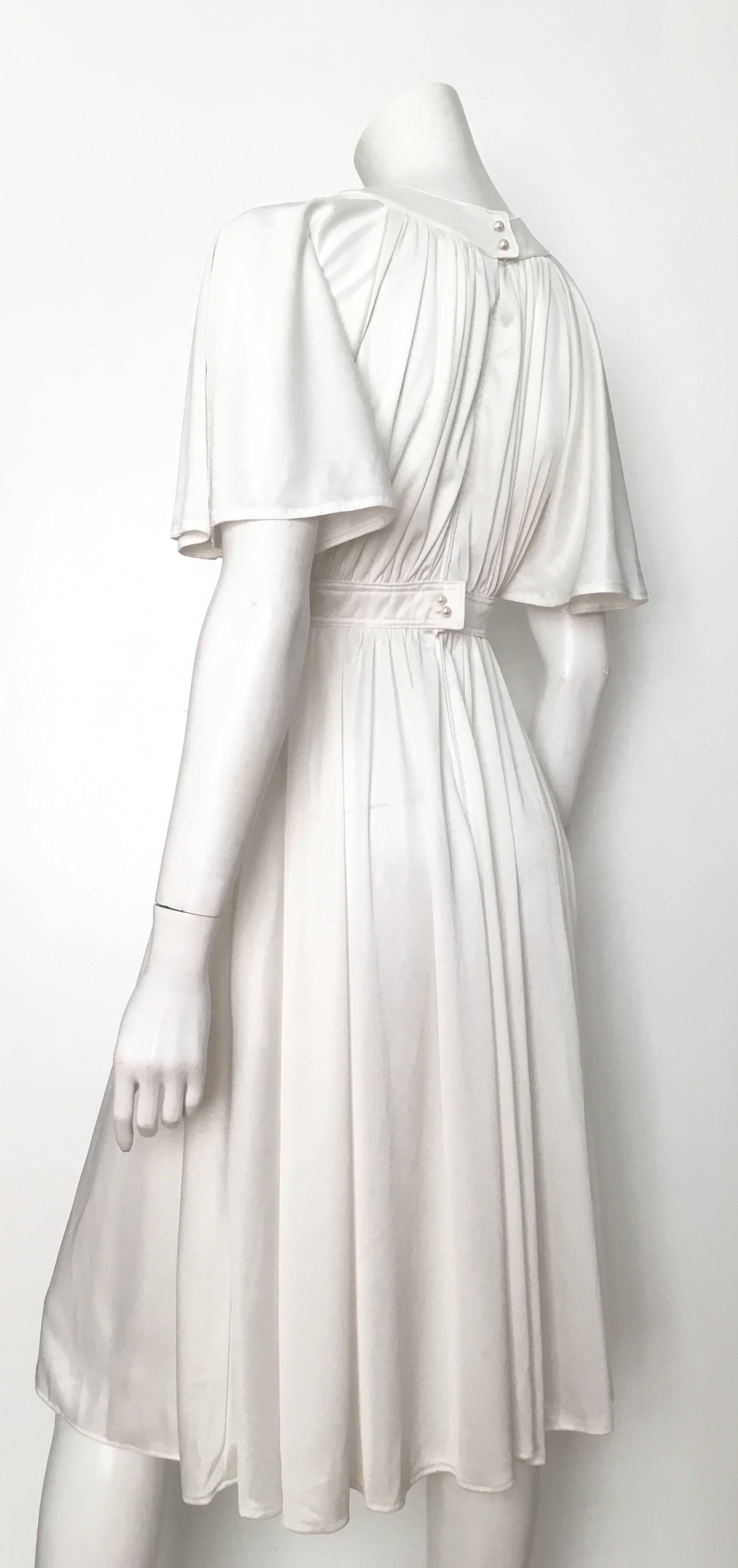 Pierre Cardin 1970s White Jersey Dress with Pockets Size 4. For Sale 3