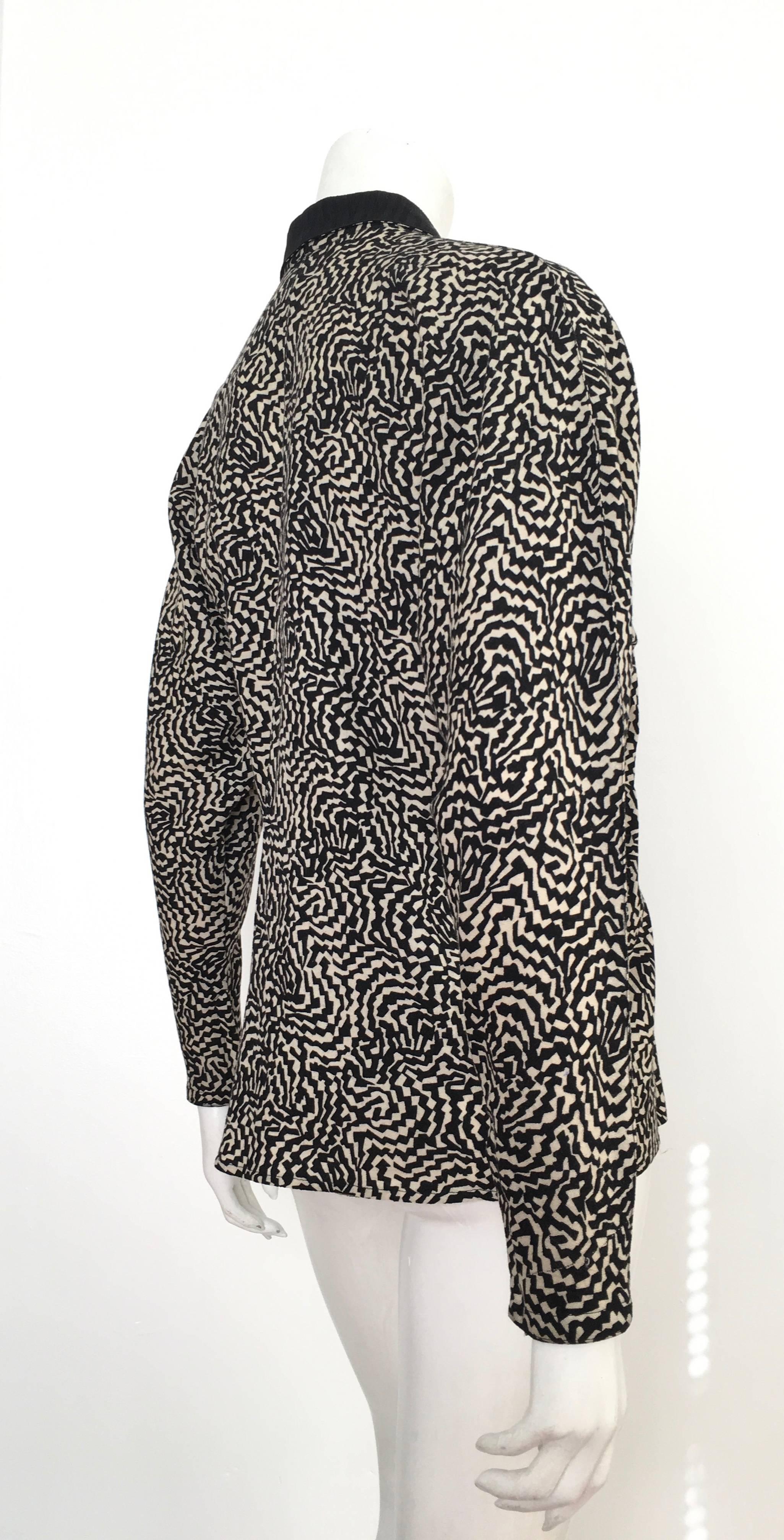Black Gianni Versace 1980s Wool Abstract Pattern Button Up Blouse Size 6 / 40. For Sale
