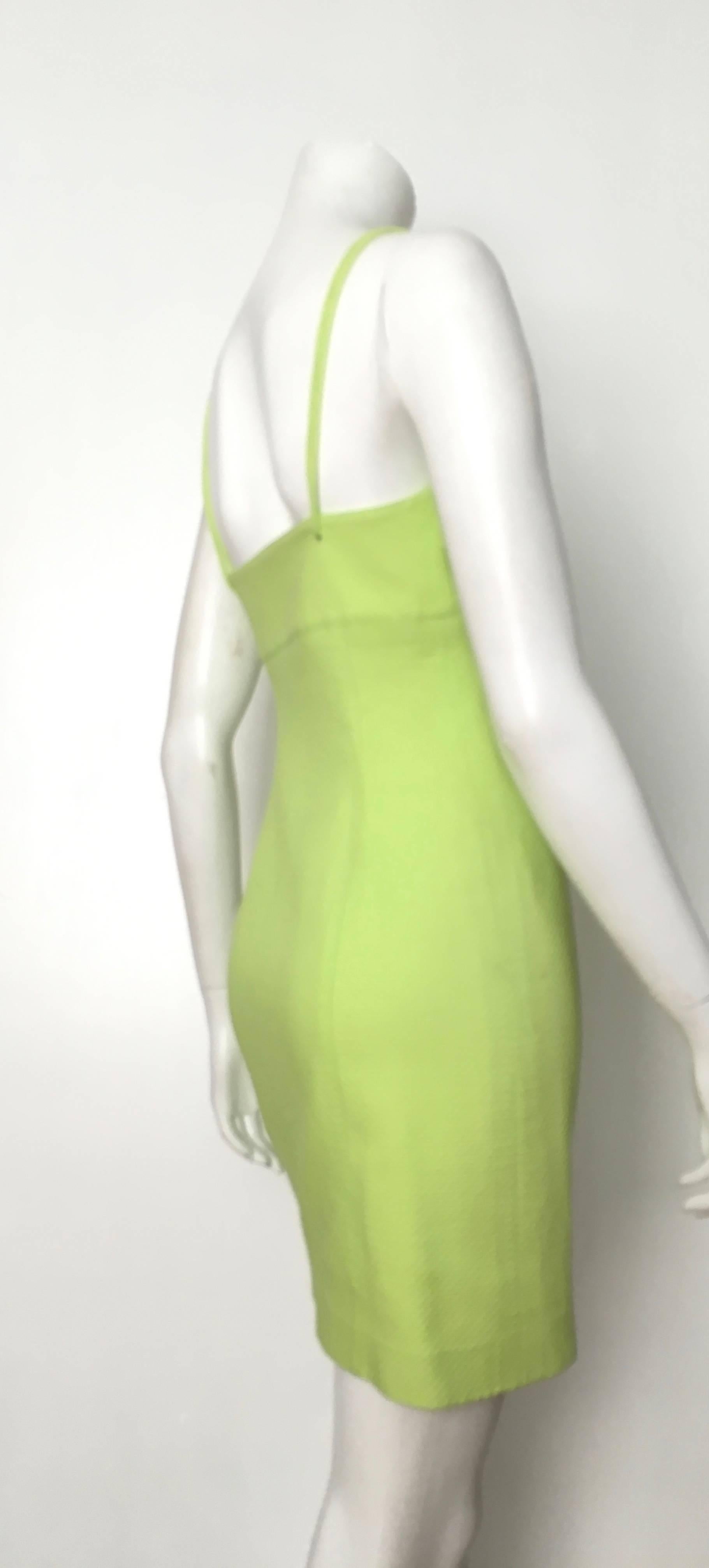 Genny Neon Green Cotton Wiggle Dress Size 6.  In Good Condition In Atlanta, GA