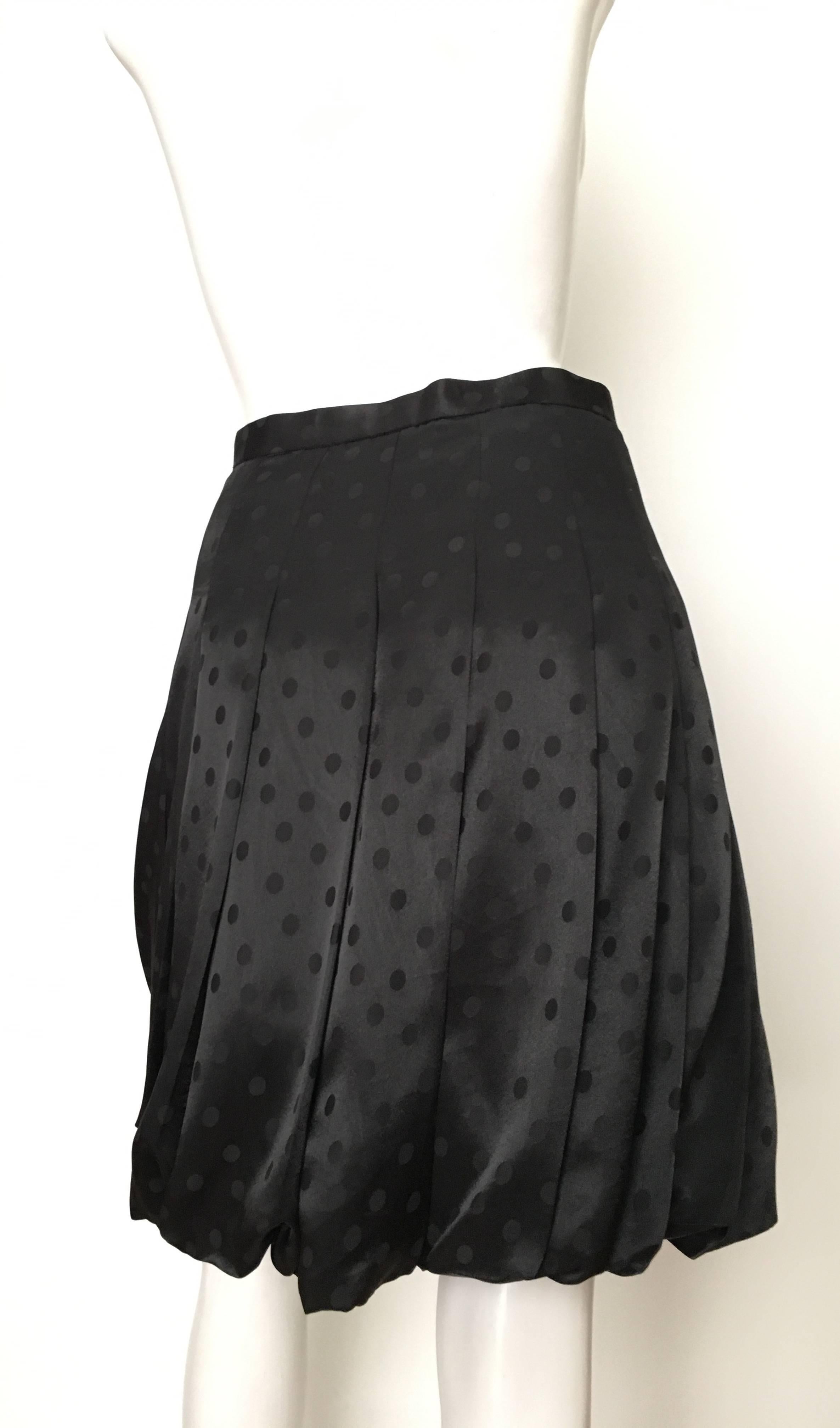 Comme des Garçons Black Polka Dot Pleated Bubble Skirt Size 6. In Excellent Condition For Sale In Atlanta, GA