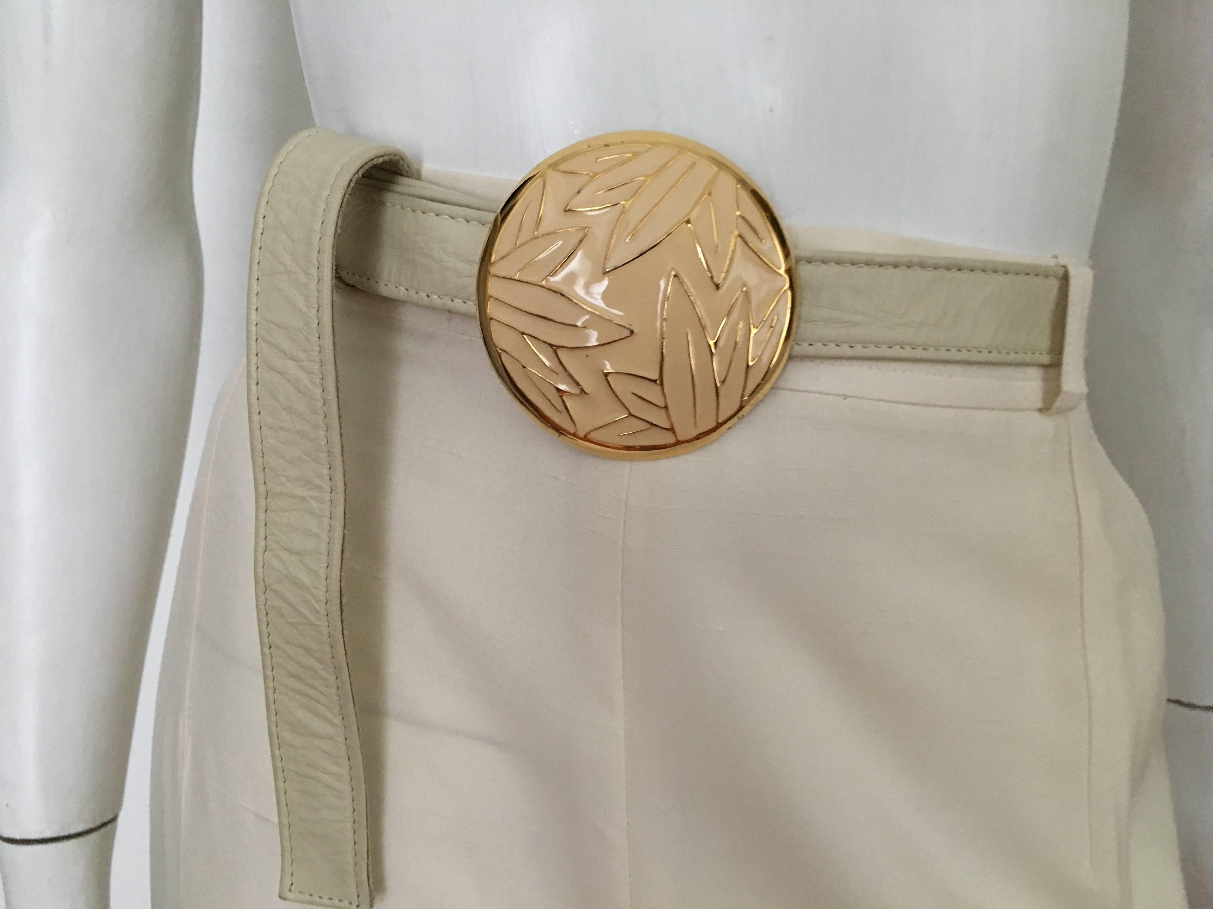 Alexis Kirk 1980s cream circle leaf pattern buckle with off white belt strap.  This nature theme belt is heavenly not to mention a fashion statement.  Alexis Kirk studied art under Walter Gropius at Harvard University, and also attended the Rhode