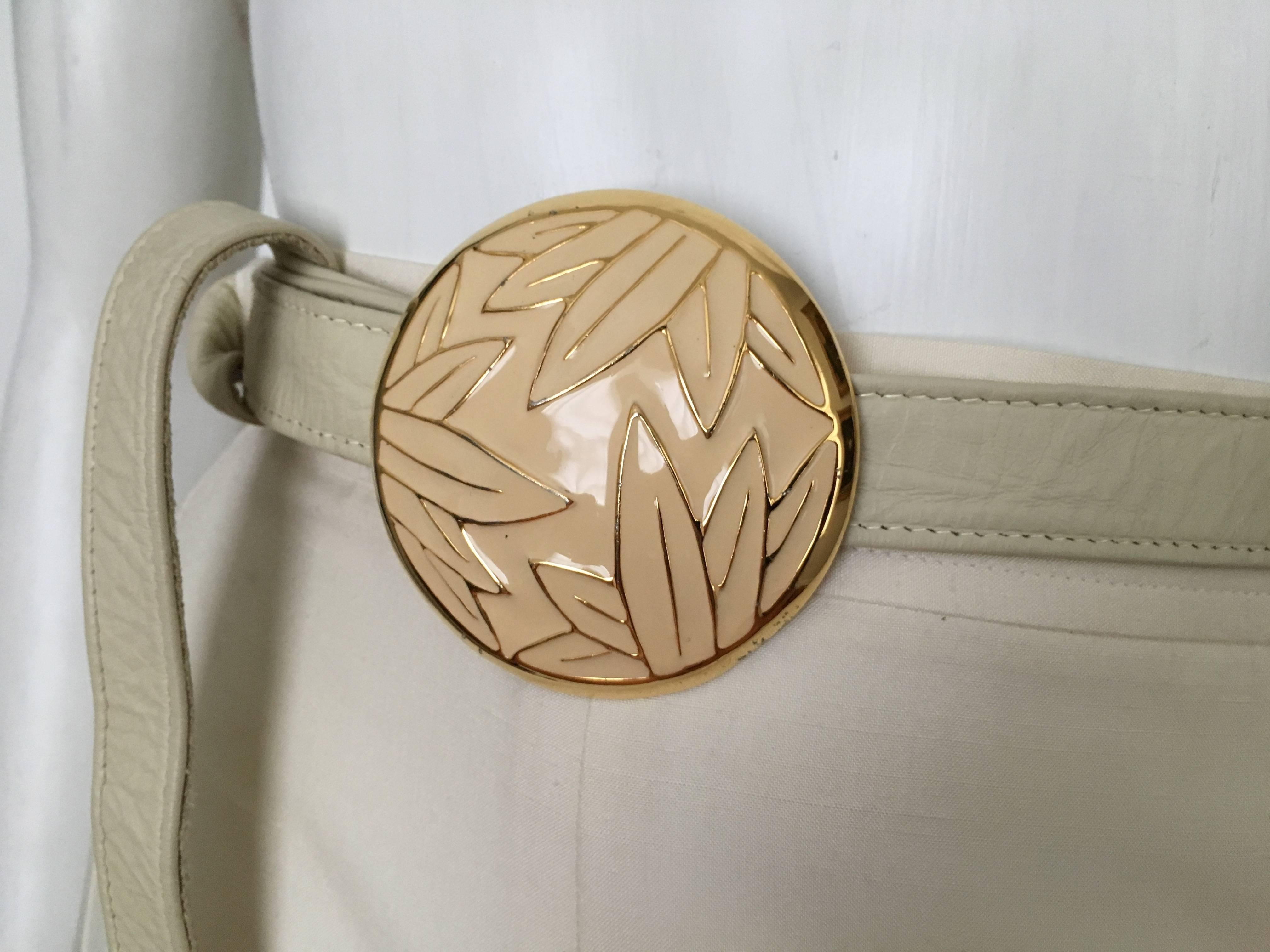 Alexis Kirk Leaf Pattern Belt Buckle, 1980s  In Excellent Condition For Sale In Atlanta, GA