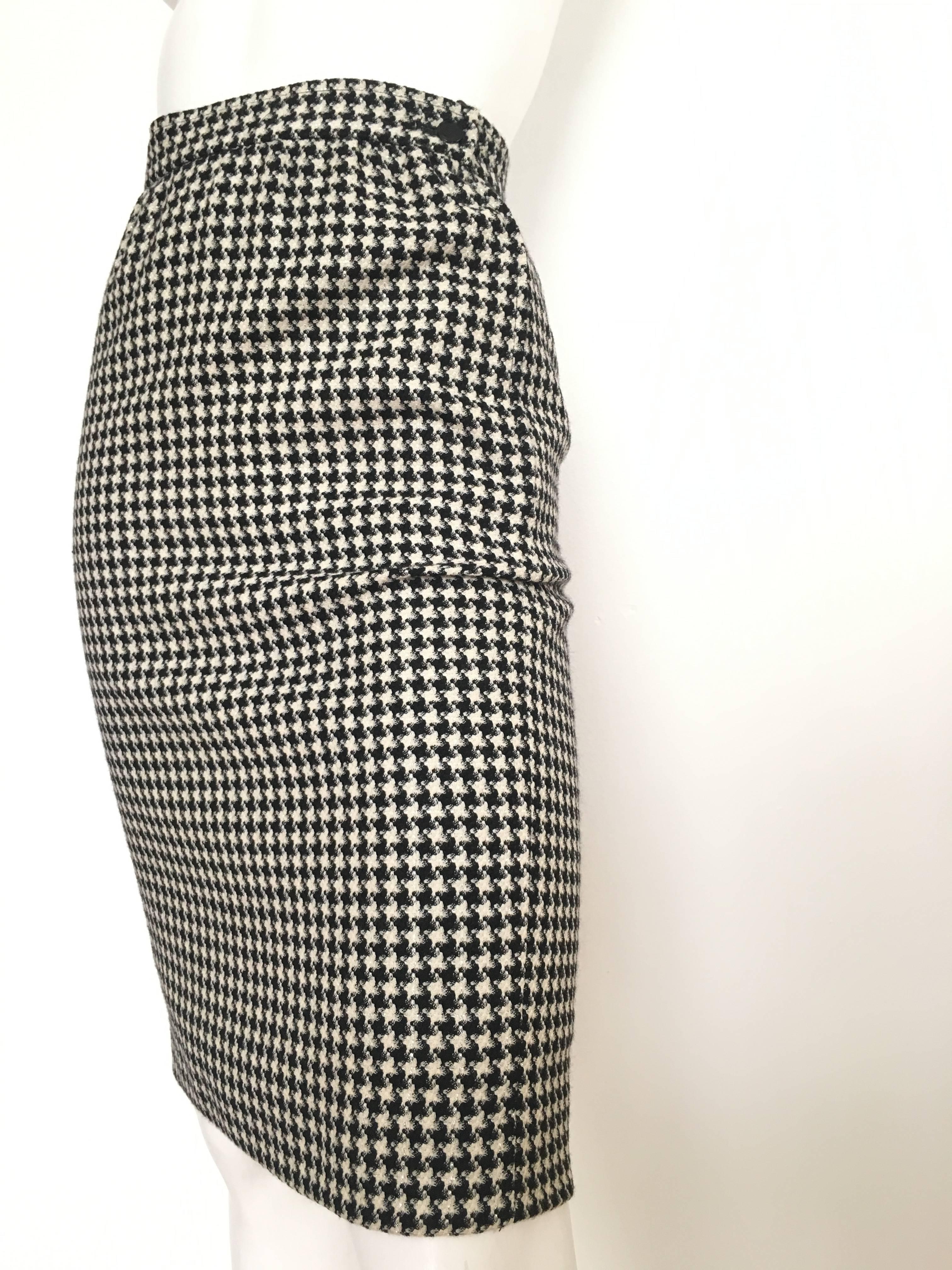 Emanuel Ungaro  Houndstooth Pencil Skirt Size 4. For Sale 2