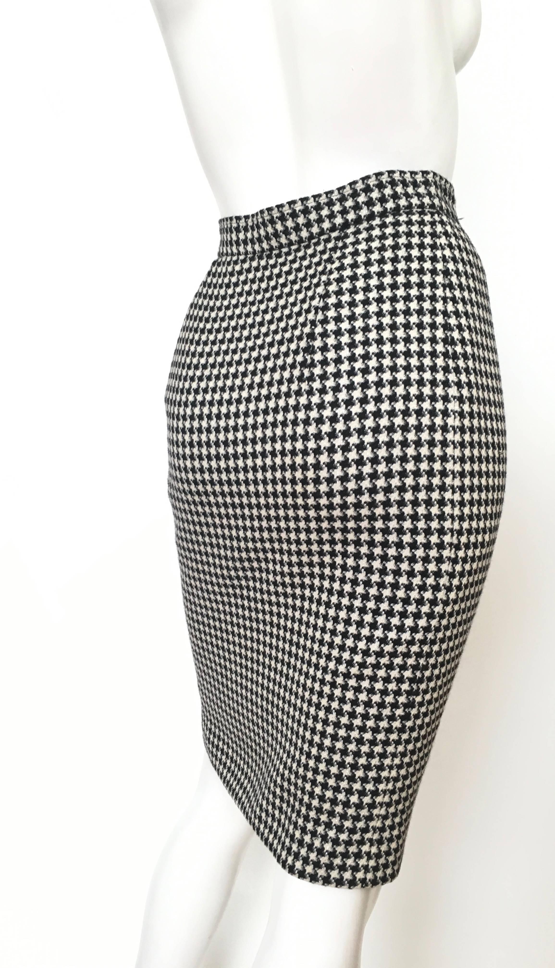 Black Emanuel Ungaro  Houndstooth Pencil Skirt Size 4. For Sale