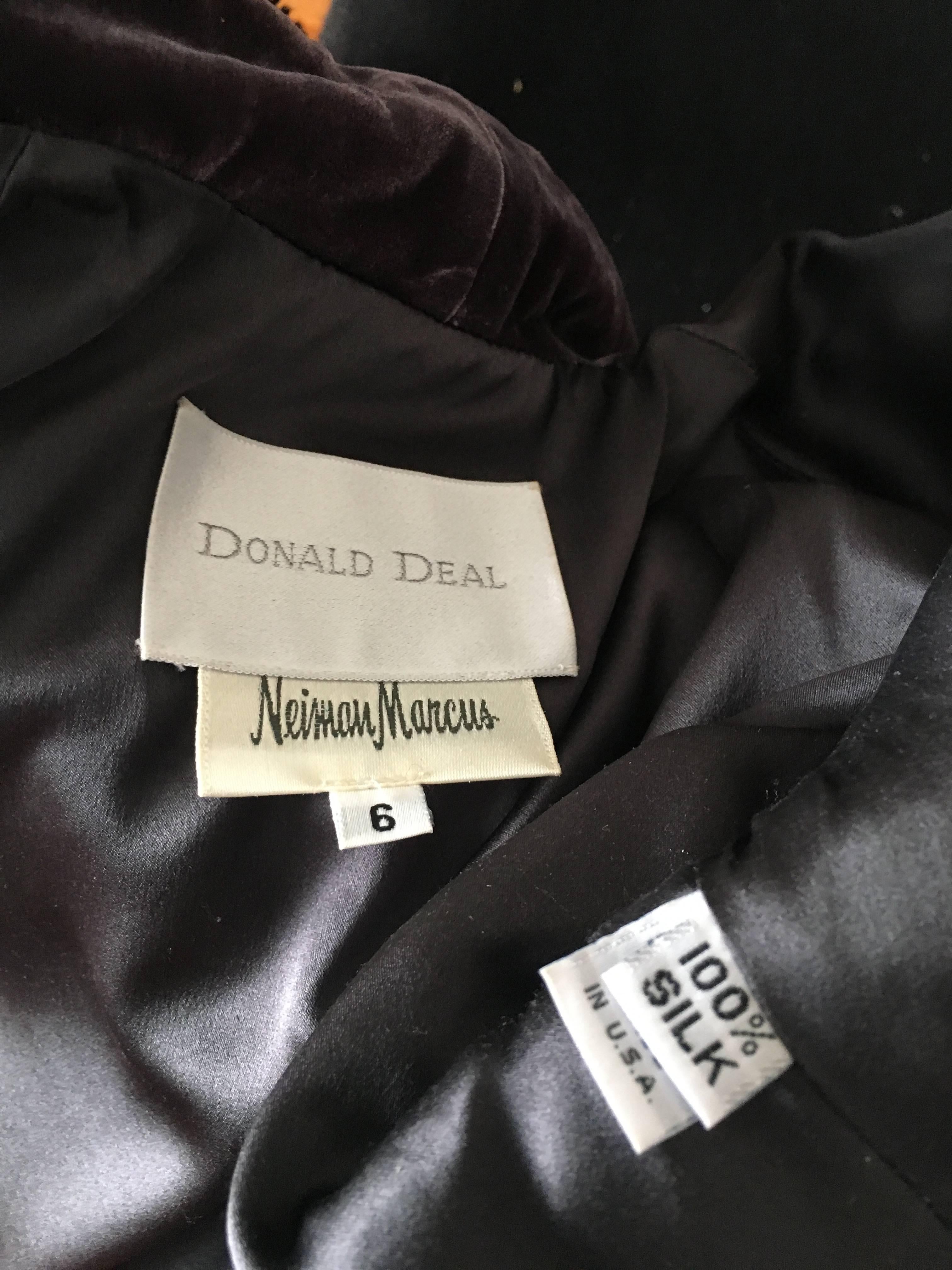 Donald Deal for Neiman Marcus Cropped Silk Velvet Jacket Size 6.  For Sale 4