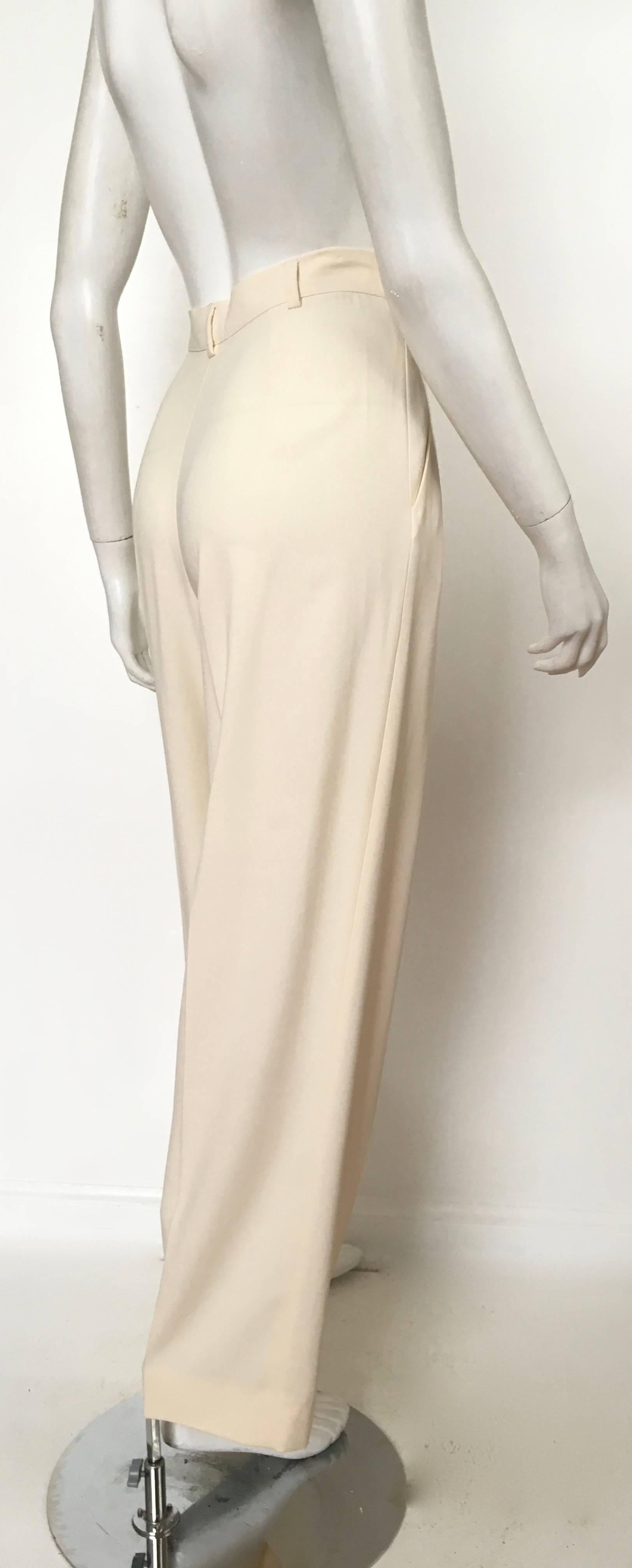 Valentino Cream Pleated Pants with Pockets Size 8. In Excellent Condition In Atlanta, GA