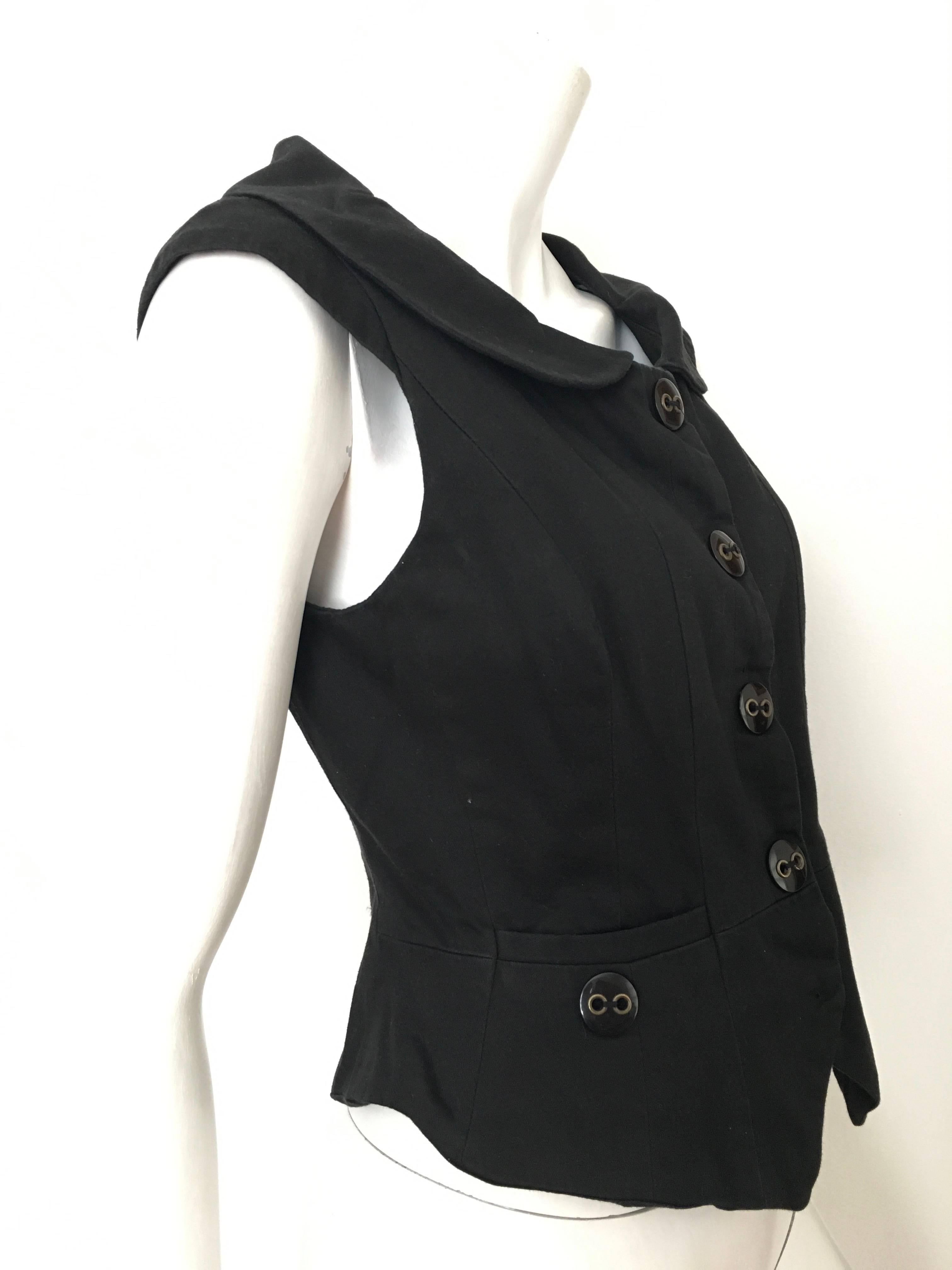 Marc Jacobs Black Snap Button Cotton Vest Size 6. In Excellent Condition For Sale In Atlanta, GA