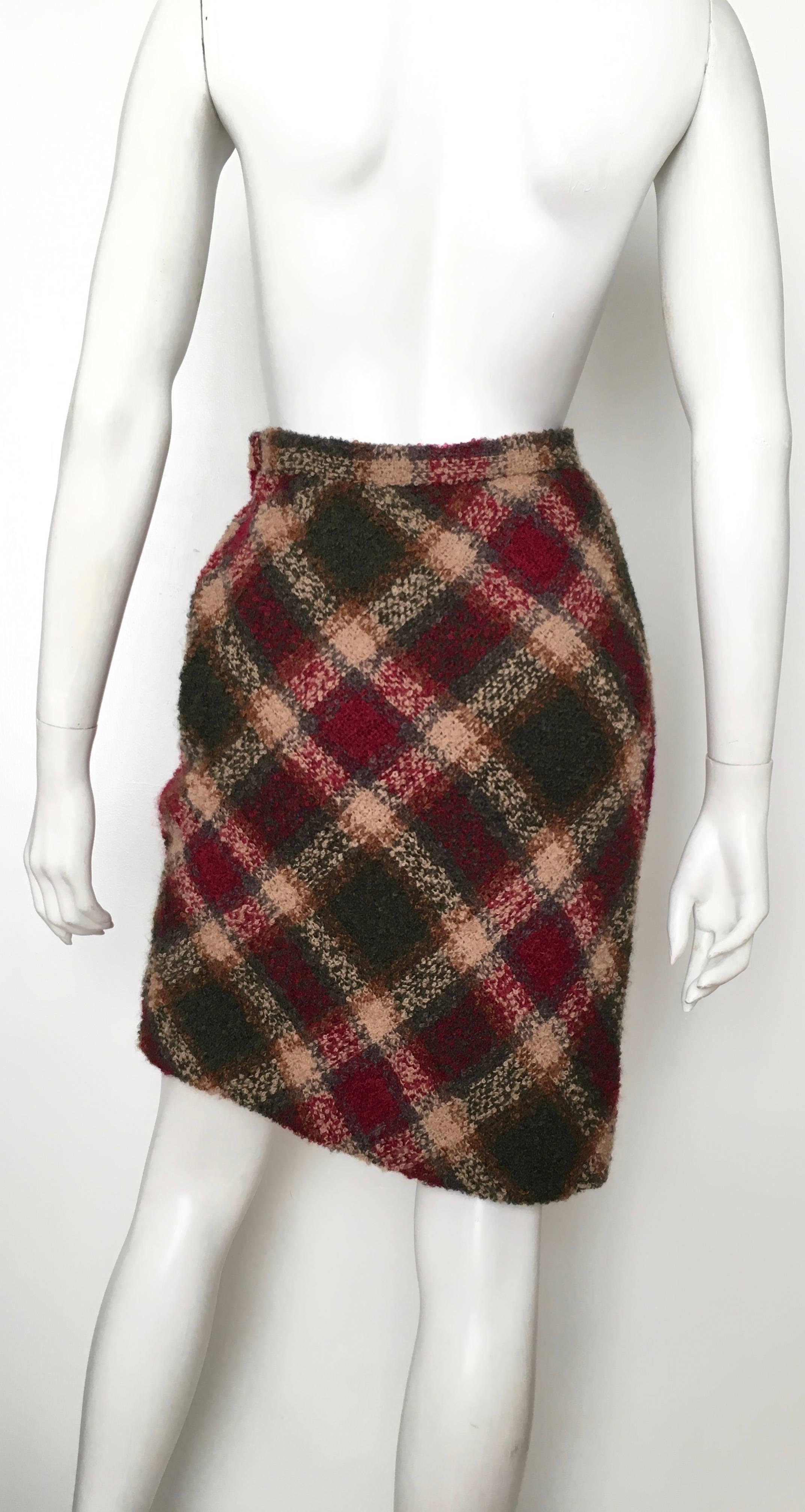 Bill Blass 1970s Nubby Wool Plaid Skirt Size 4. In Excellent Condition For Sale In Atlanta, GA