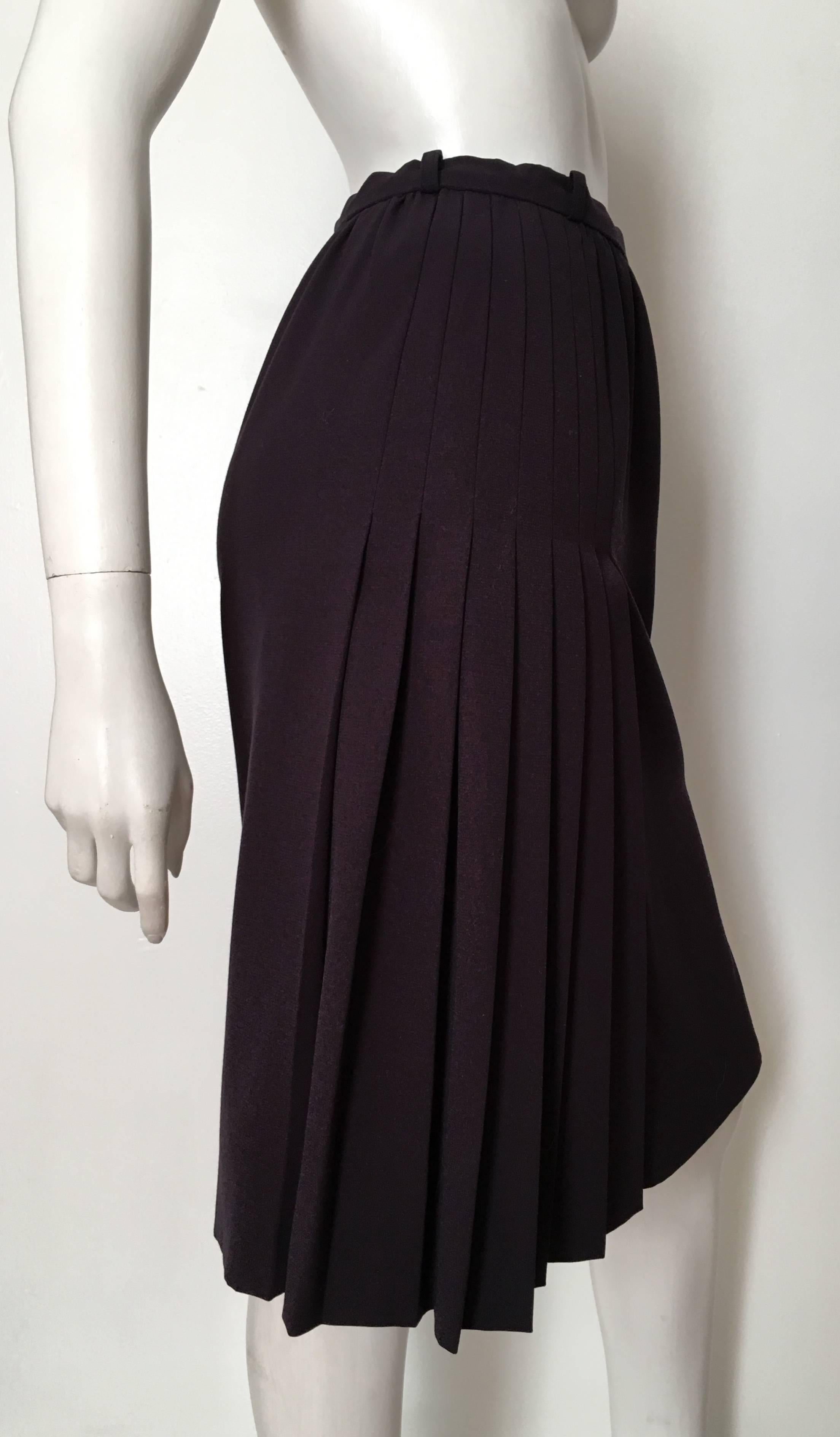 Black Valentino Boutique Navy Wrap Pleated Skirt Size 4. For Sale