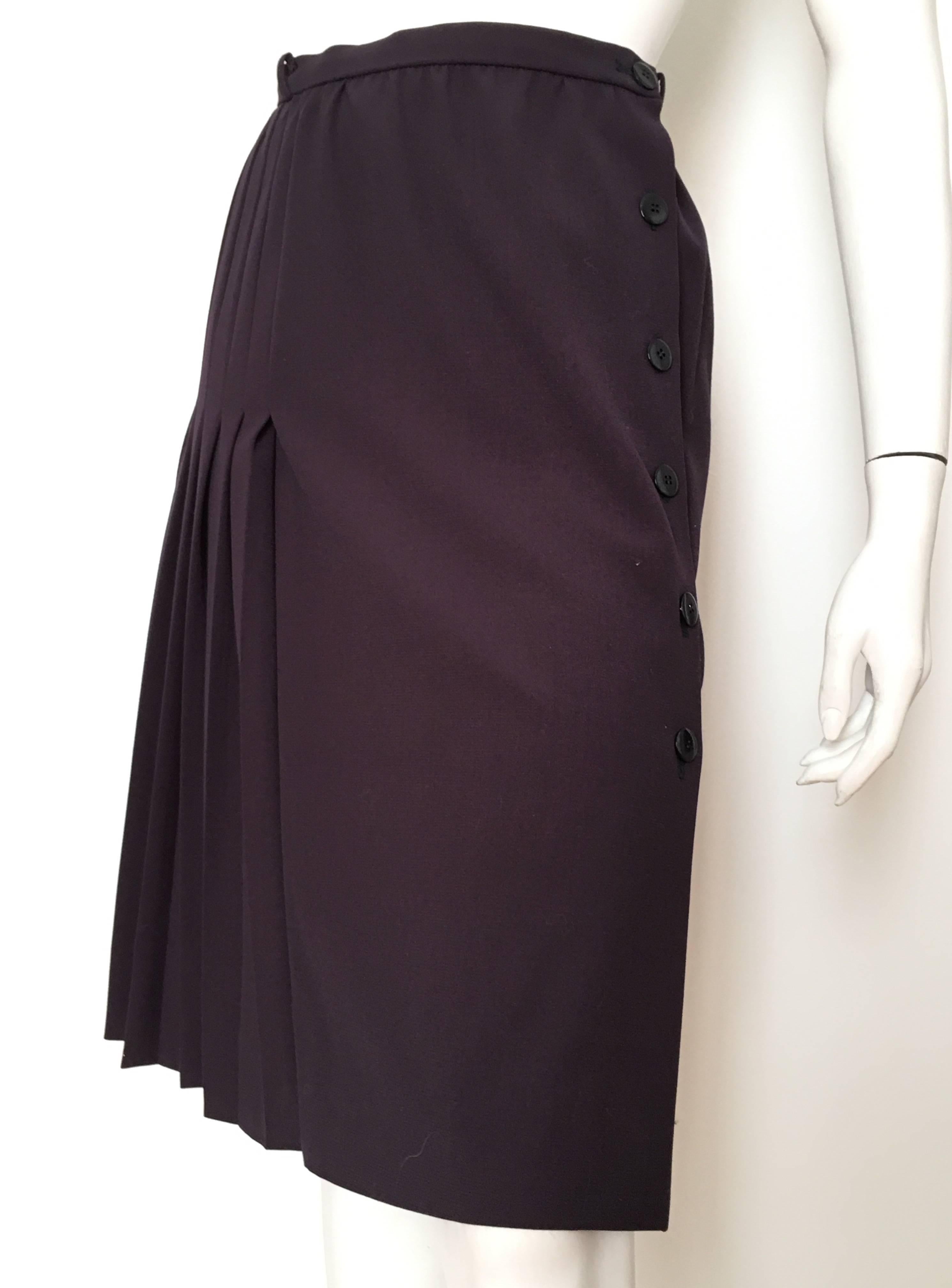Valentino Boutique Navy Wrap Pleated Skirt Size 4. For Sale 1