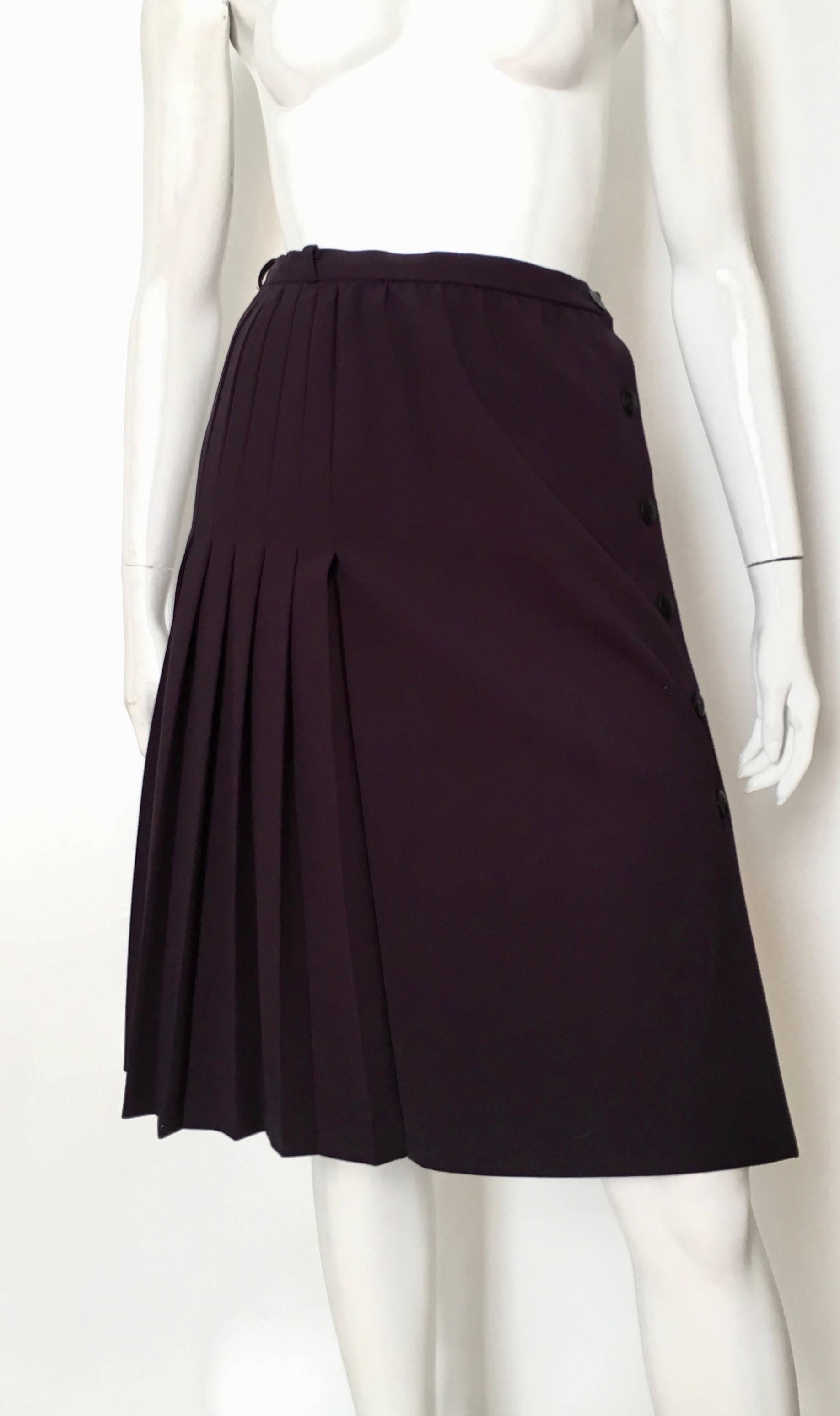 Valentino Boutique Navy Wrap Pleated Skirt Size 4. For Sale 3