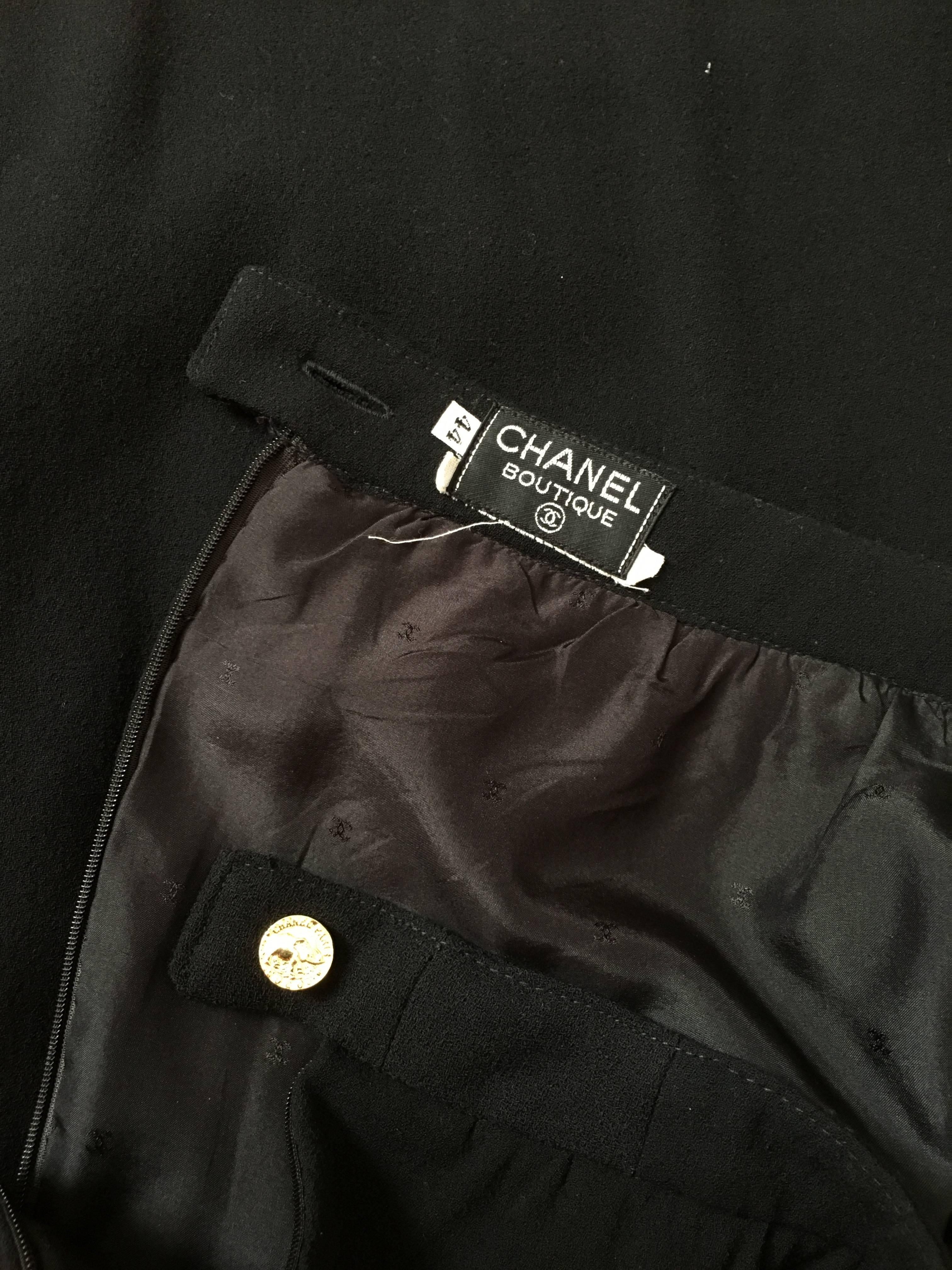 Chanel 1980s Black Wool Skirt with Pockets Size 12. For Sale 6