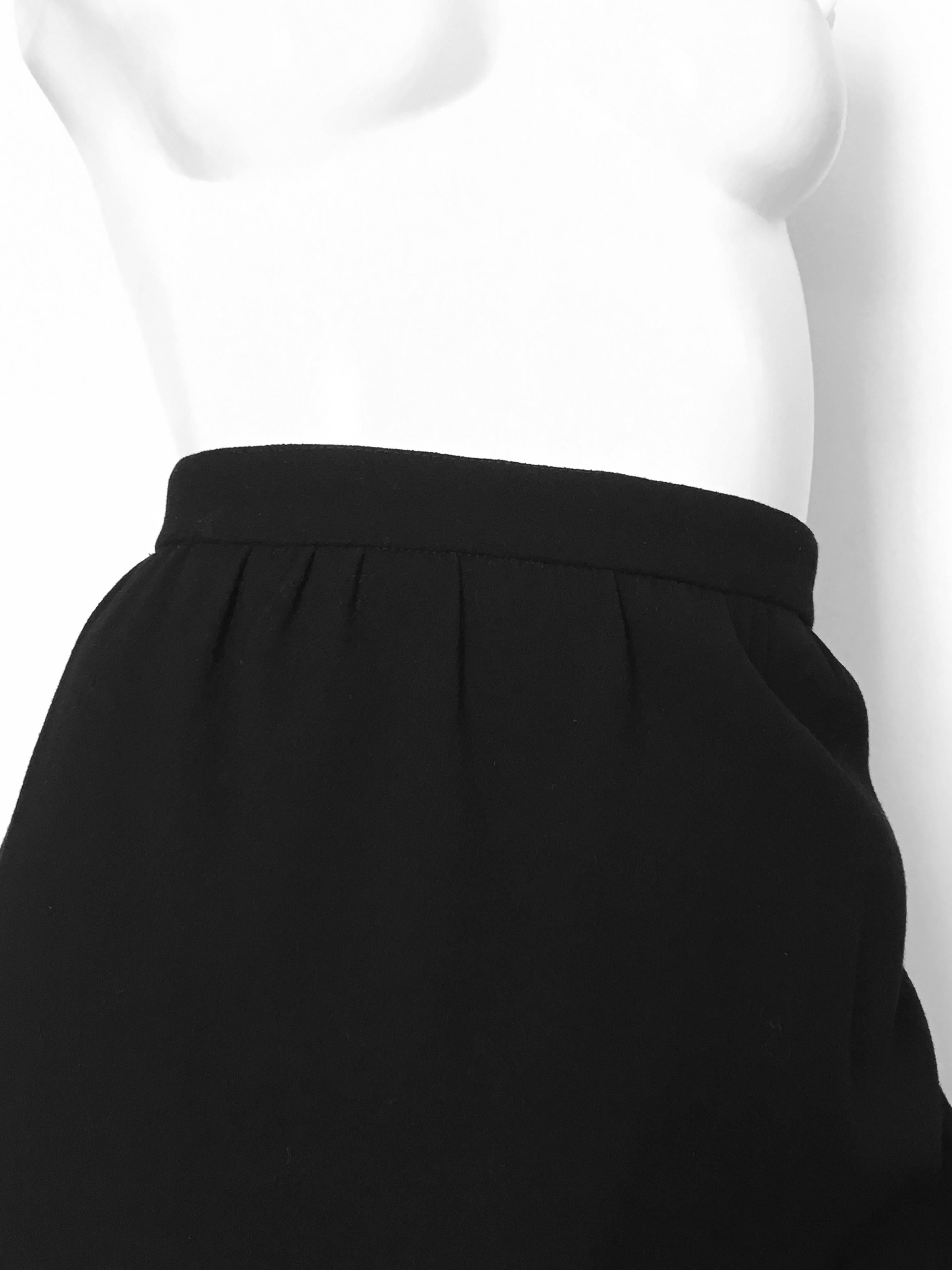 Chanel 1980s Black Wool Skirt with Pockets Size 12. In Excellent Condition For Sale In Atlanta, GA