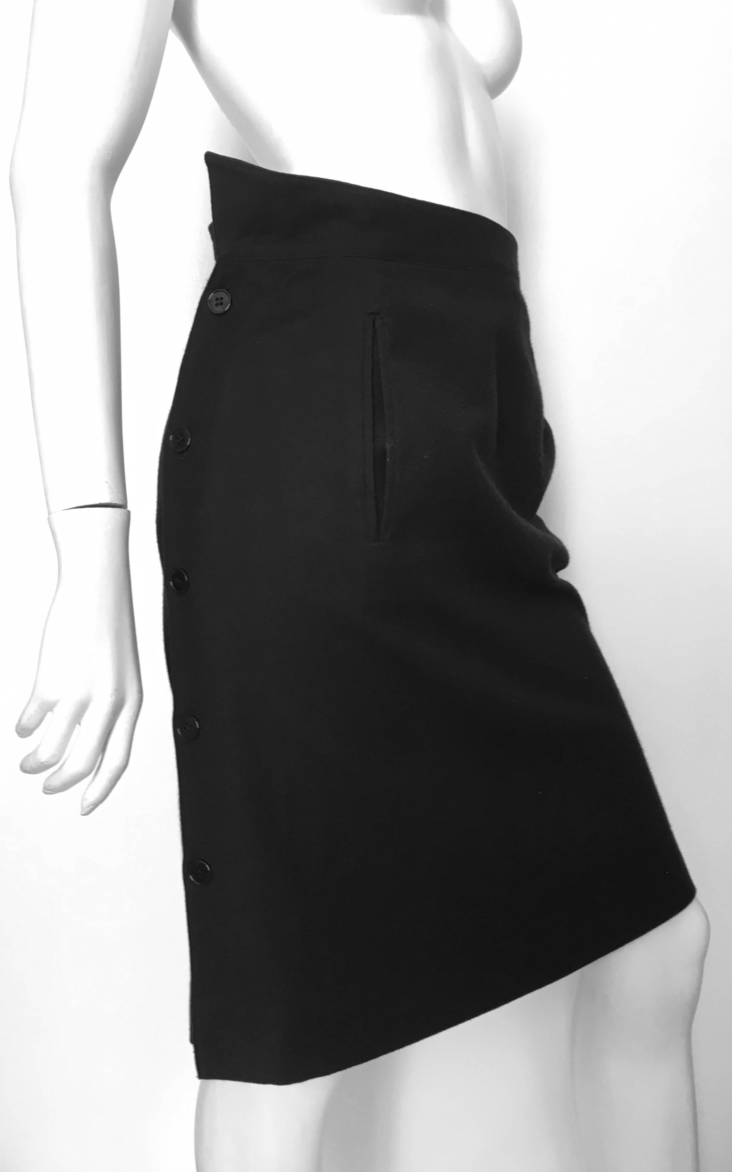 Gianfranco Ferre 1980s Black Wool Wrap Skirt with Pockets Size 6. In Excellent Condition For Sale In Atlanta, GA