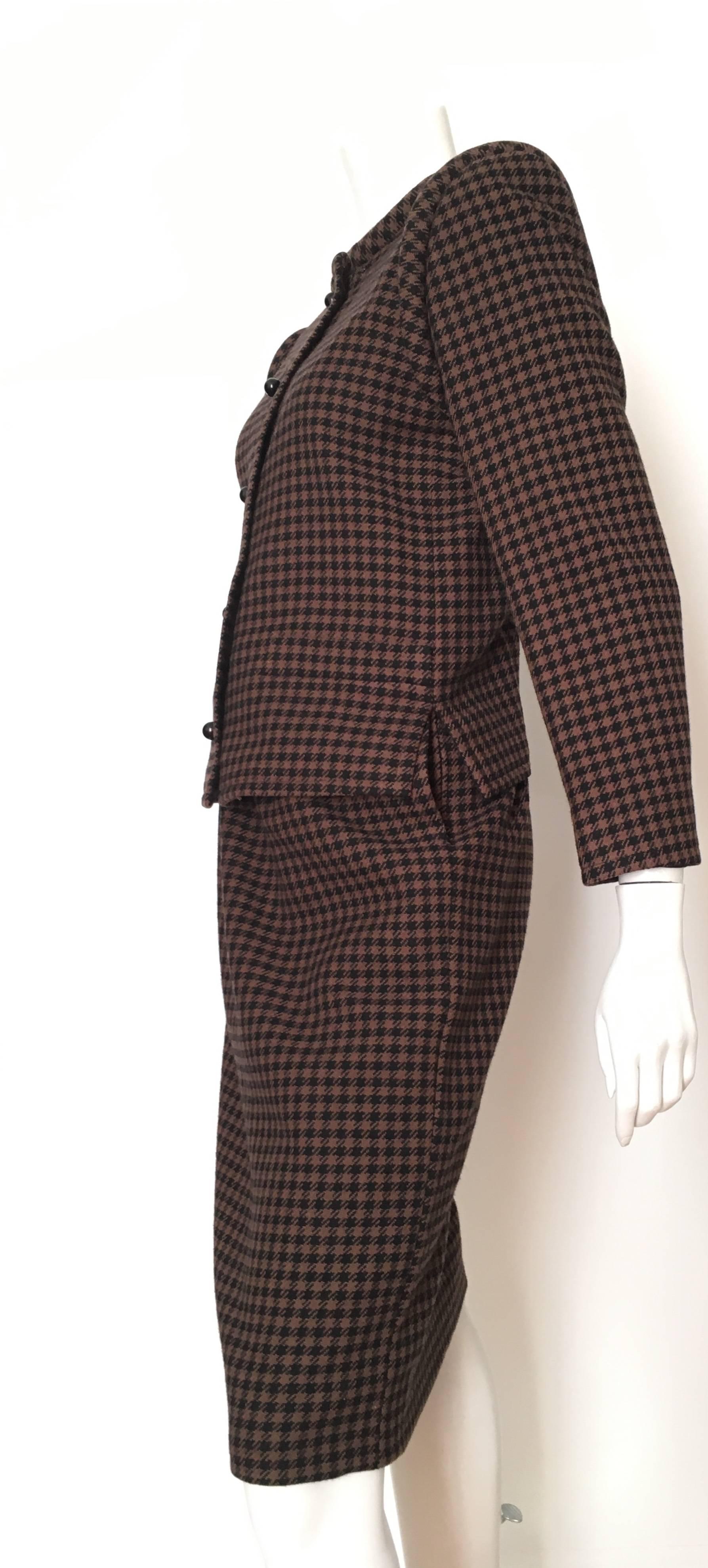 Nina Ricci 1970s Wool Brown and Black Houndstooth Jacket and Skirt Set Size 6. For Sale 2