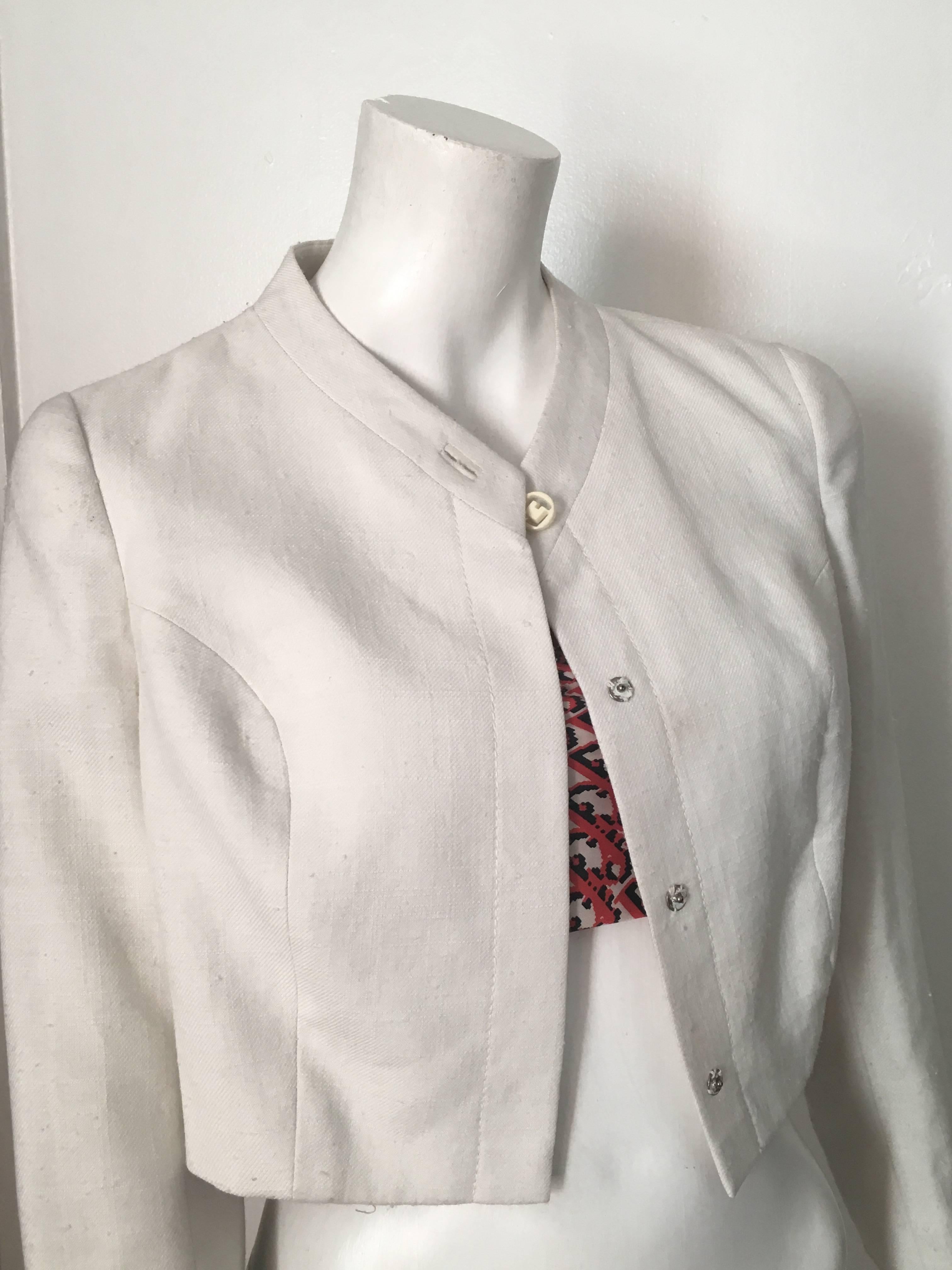 Louis Feraud by Andre Peters White Nubby Silk Cropped Jacket Size 6. For Sale 1