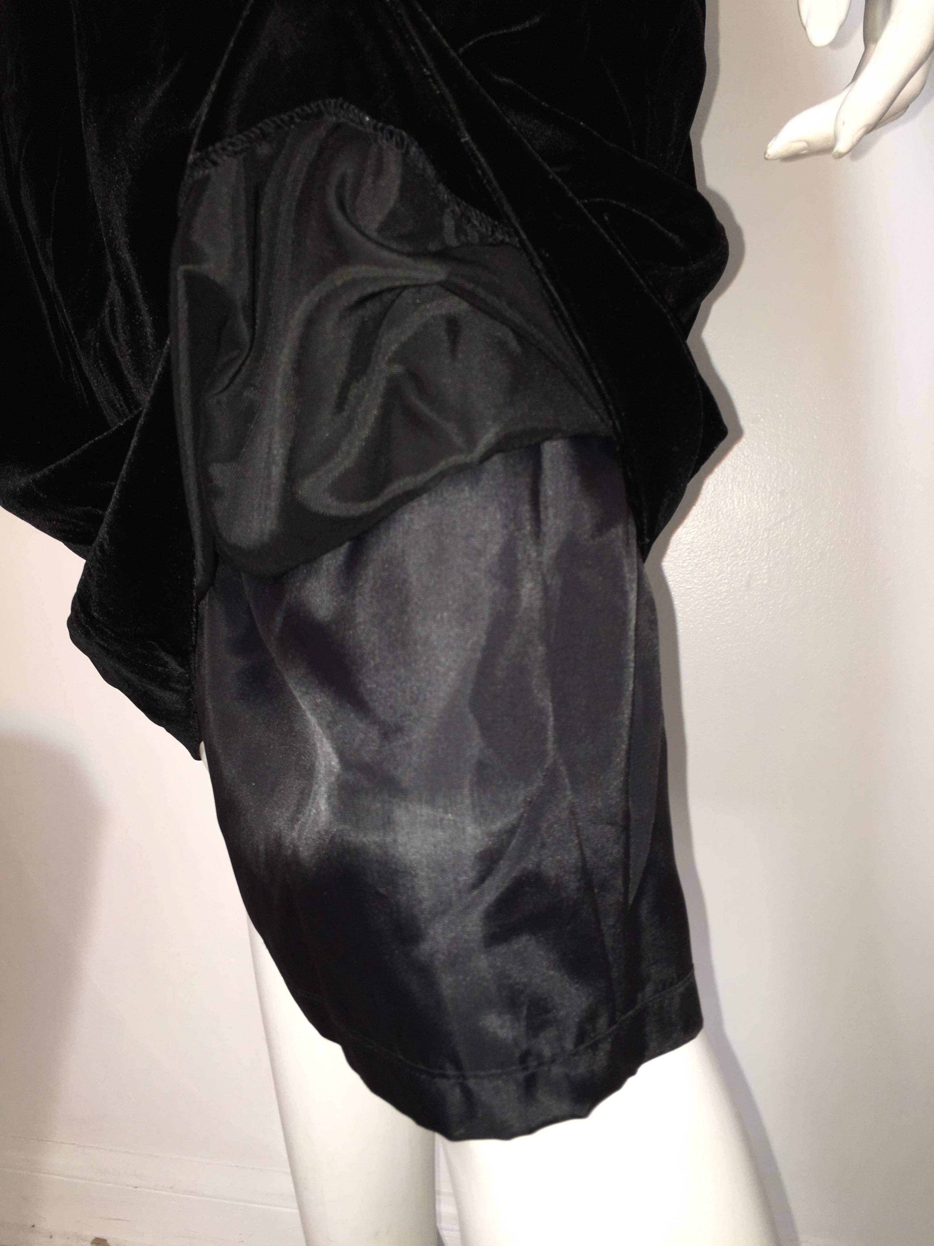 Oscar de la Renta 1980s Black Velvet Long Skirt Size 6. Never Worn. For Sale 4