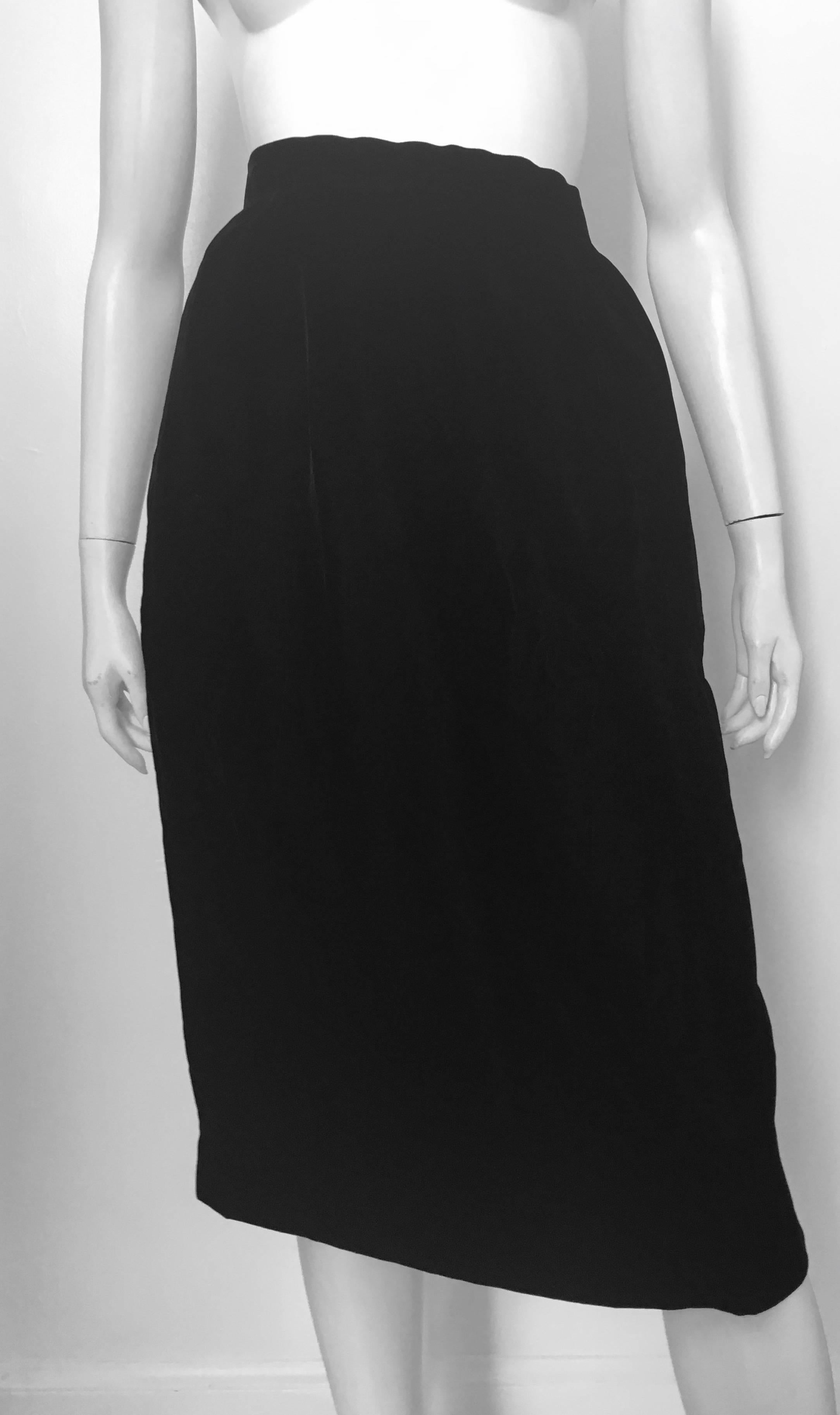 Oscar de la Renta Miss O 1980s black velvet long skirt is labeled a size 12 but fits like a modern USA size 6.  Ladies please grab your tape measure so you can properly measure your waist, hips and length to make certain this will fit your lovely