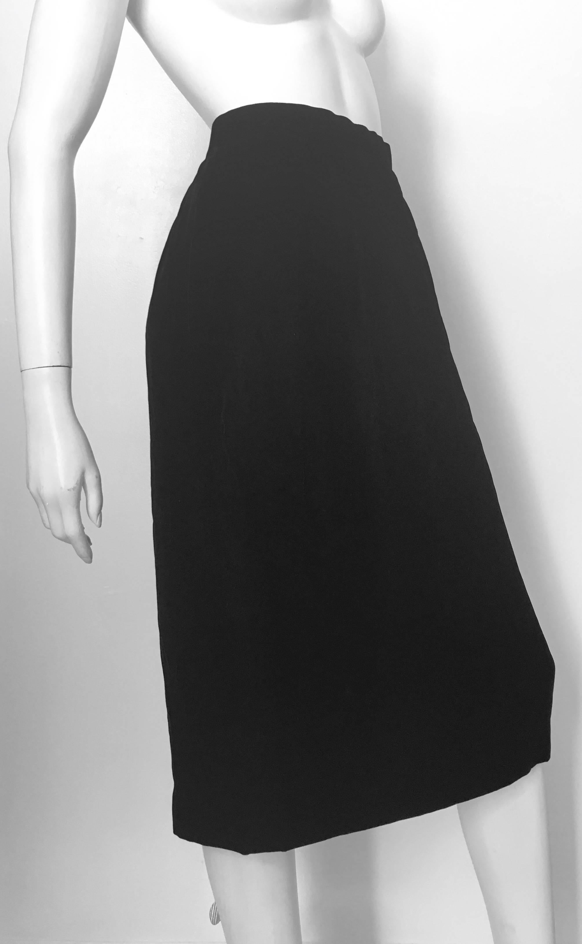 Oscar de la Renta 1980s Black Velvet Long Skirt Size 6. Never Worn. In Excellent Condition For Sale In Atlanta, GA