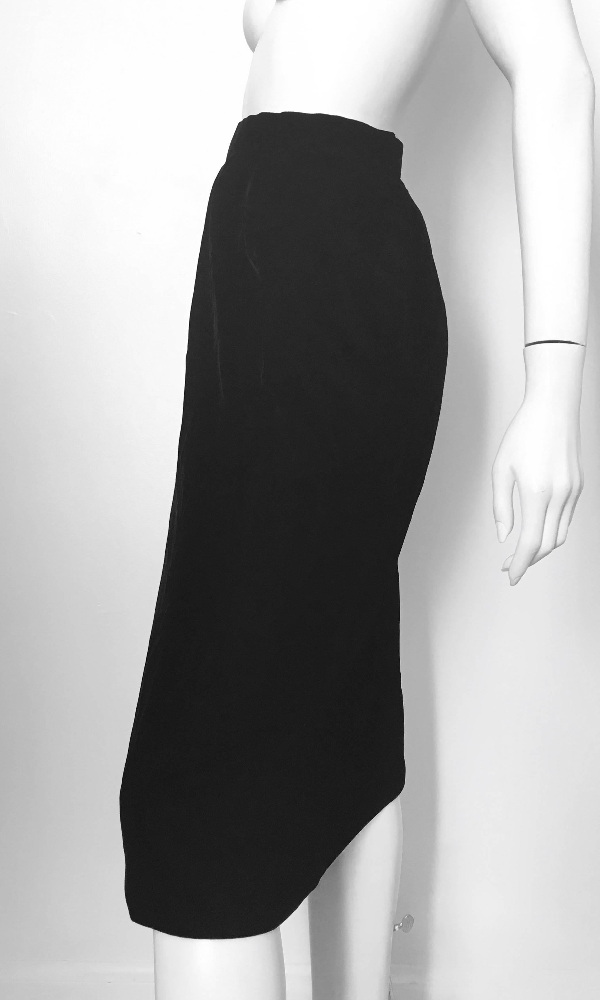 Women's or Men's Oscar de la Renta 1980s Black Velvet Long Skirt Size 6. Never Worn. For Sale