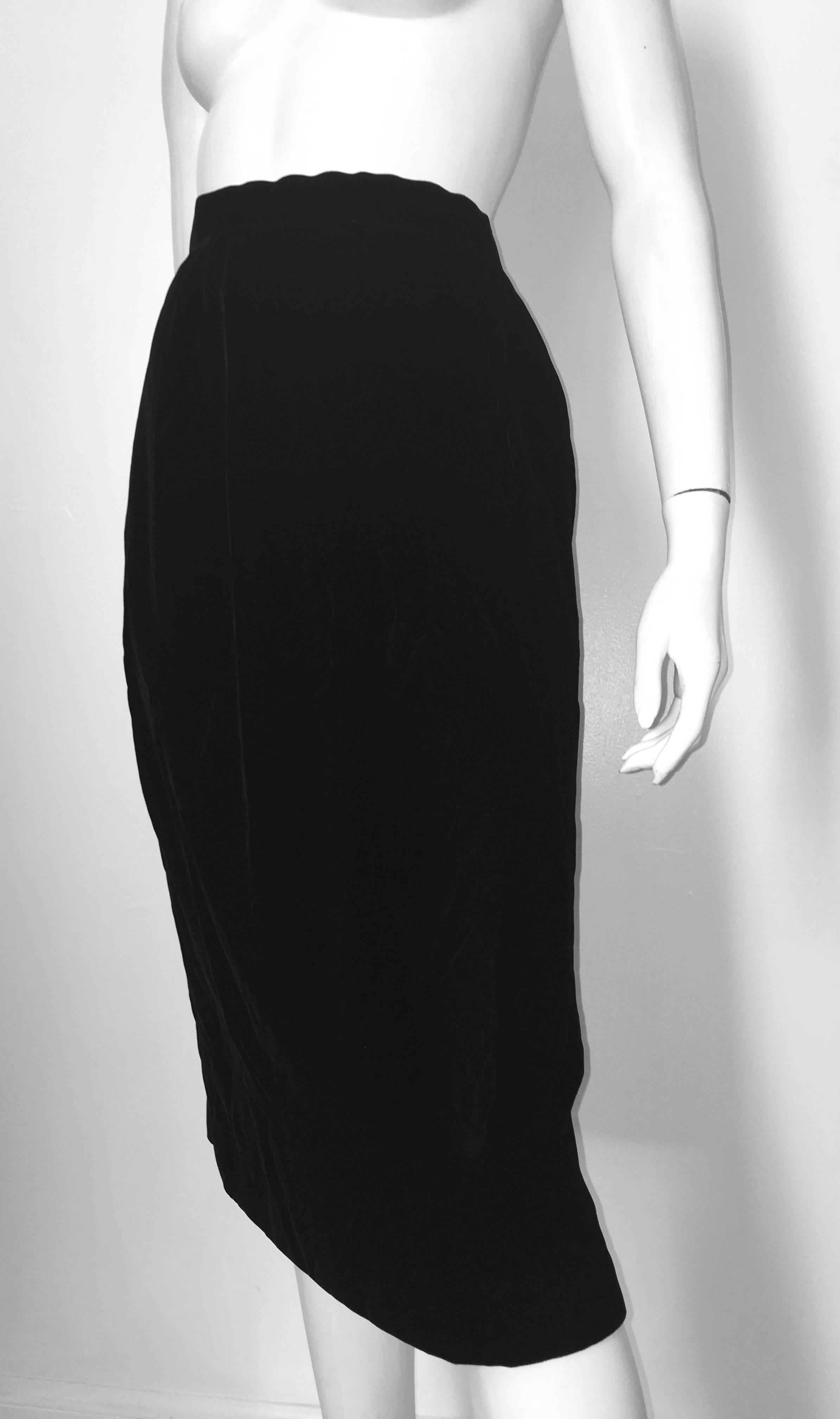 Oscar de la Renta 1980s Black Velvet Long Skirt Size 6. Never Worn. For Sale 2