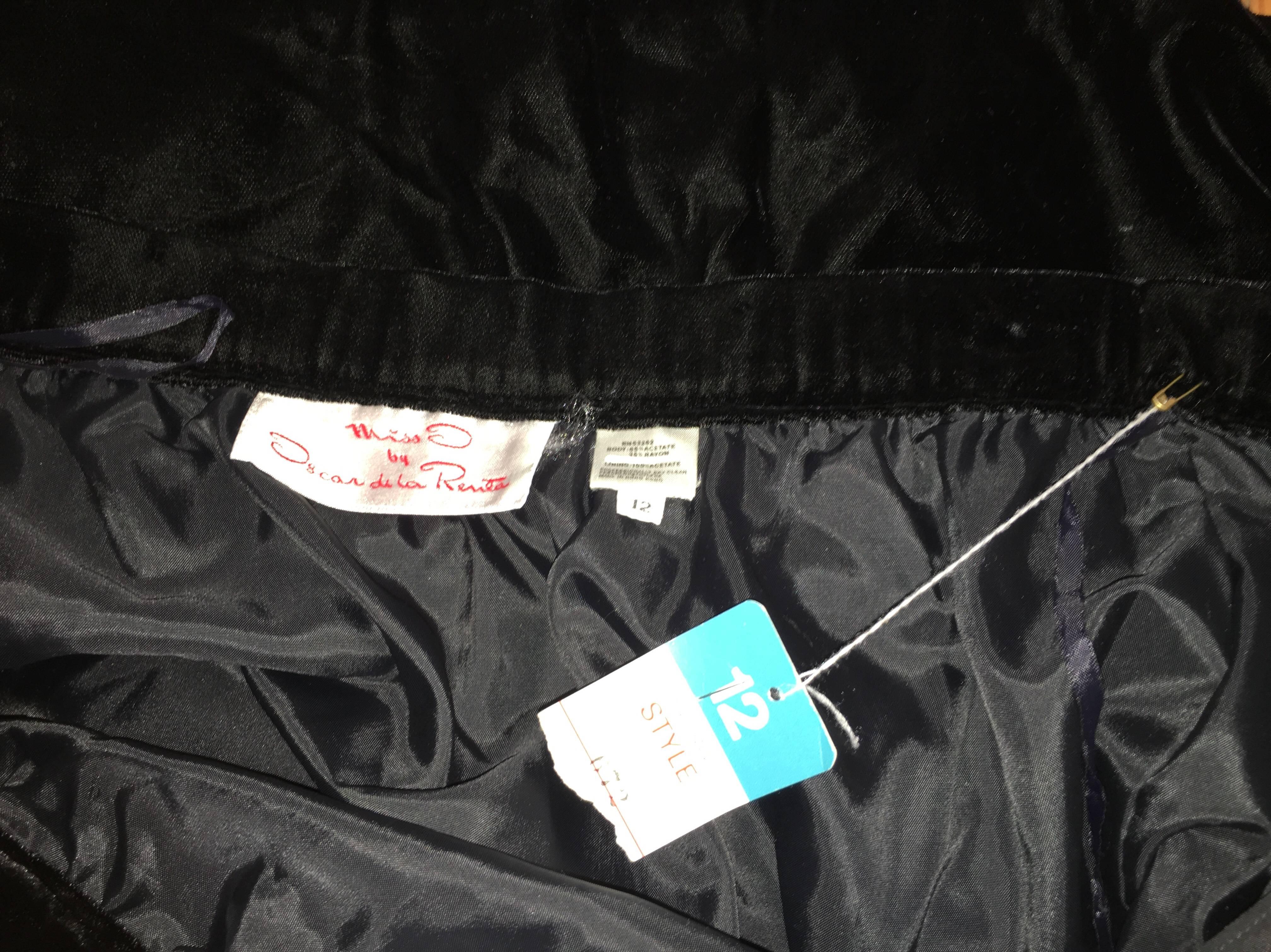Oscar de la Renta 1980s Black Velvet Long Skirt Size 6. Never Worn. For Sale 5