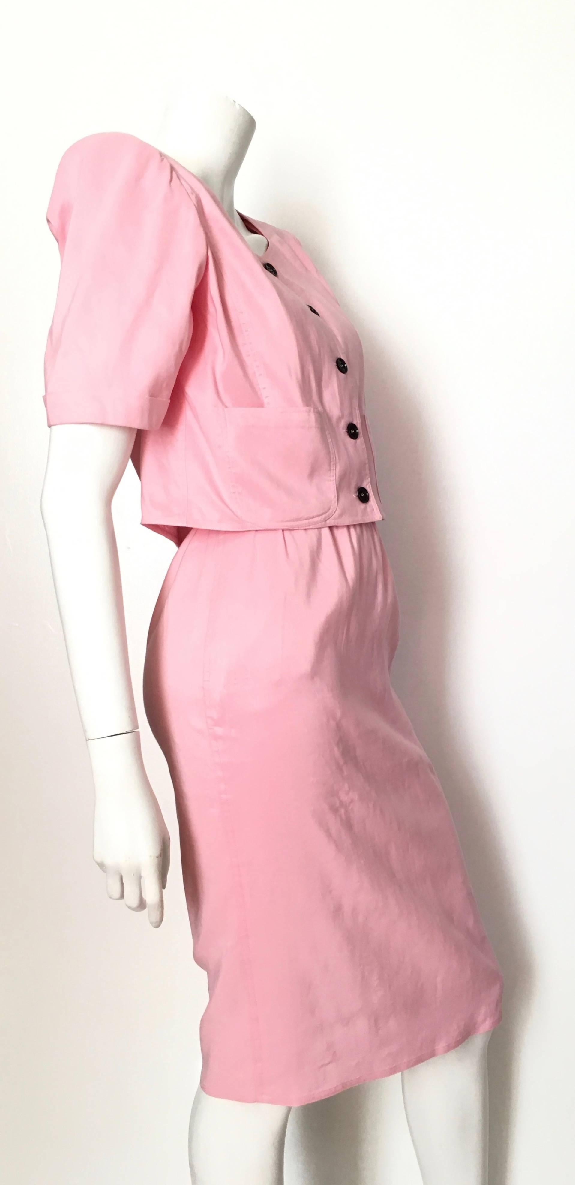 Emanuel Ungaro Pink Cropped Jacket with Skirt Size 4. In Excellent Condition For Sale In Atlanta, GA