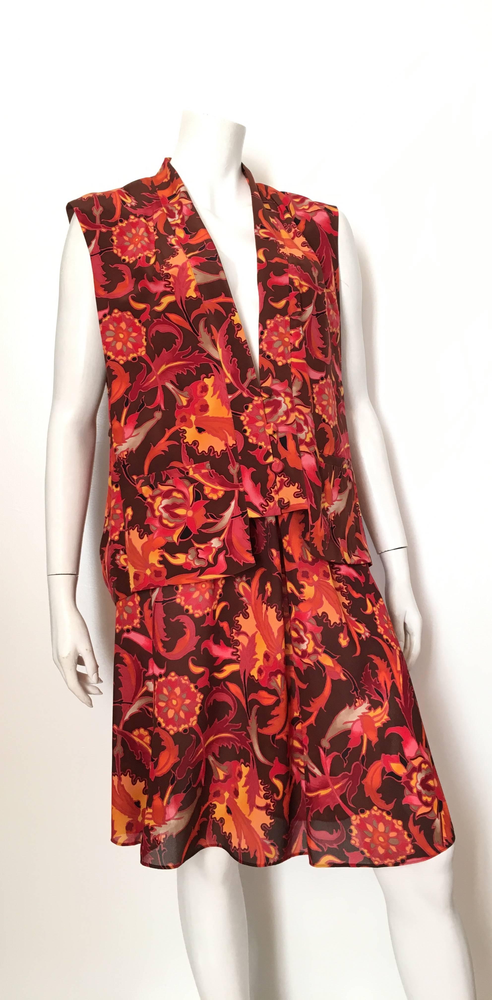 Diane von Furstenberg 1980s silk floral oversized vest with elastic band skirt is a size small.  Ladies please use your tape measure so you can measure your bust, waist & hips to make sure this lovely piece will fit you to perfection. Vest is