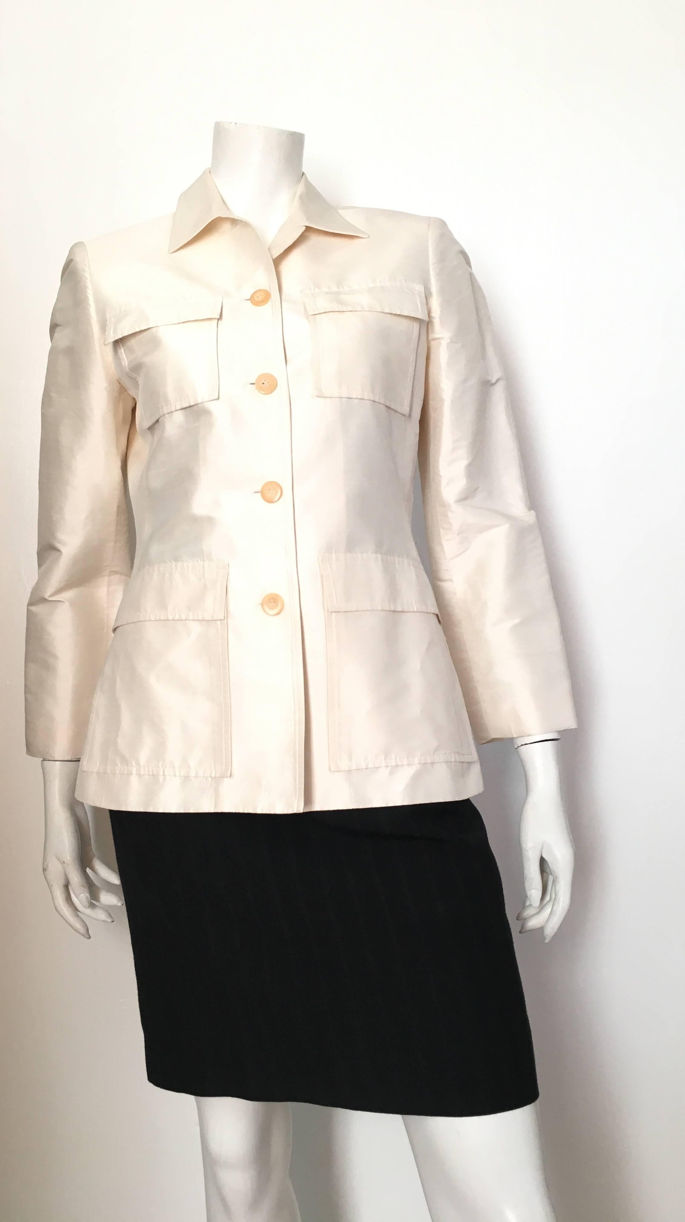 Women's or Men's Oscar de la Renta White Silk Evening Jacket  Size 6. For Sale
