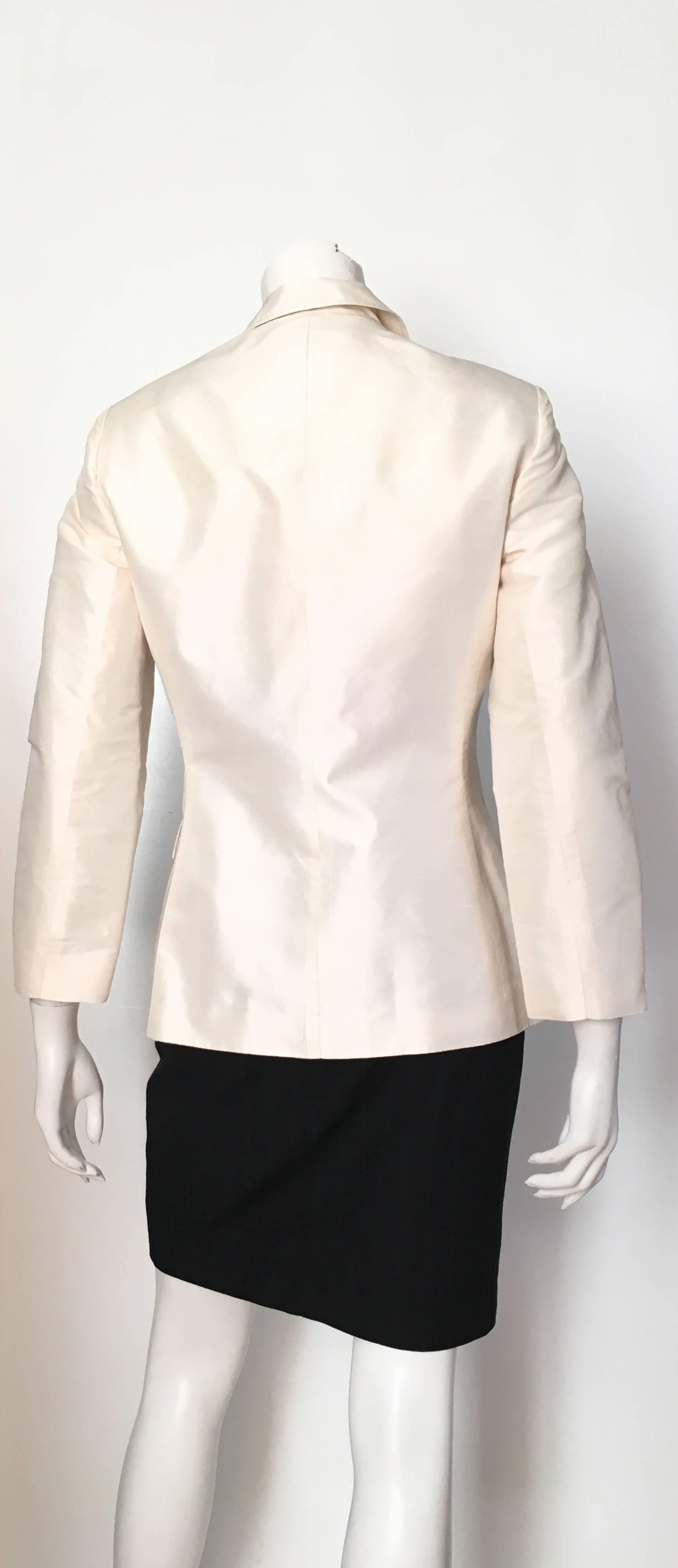 Oscar de la Renta White Silk Evening Jacket  Size 6. For Sale 2