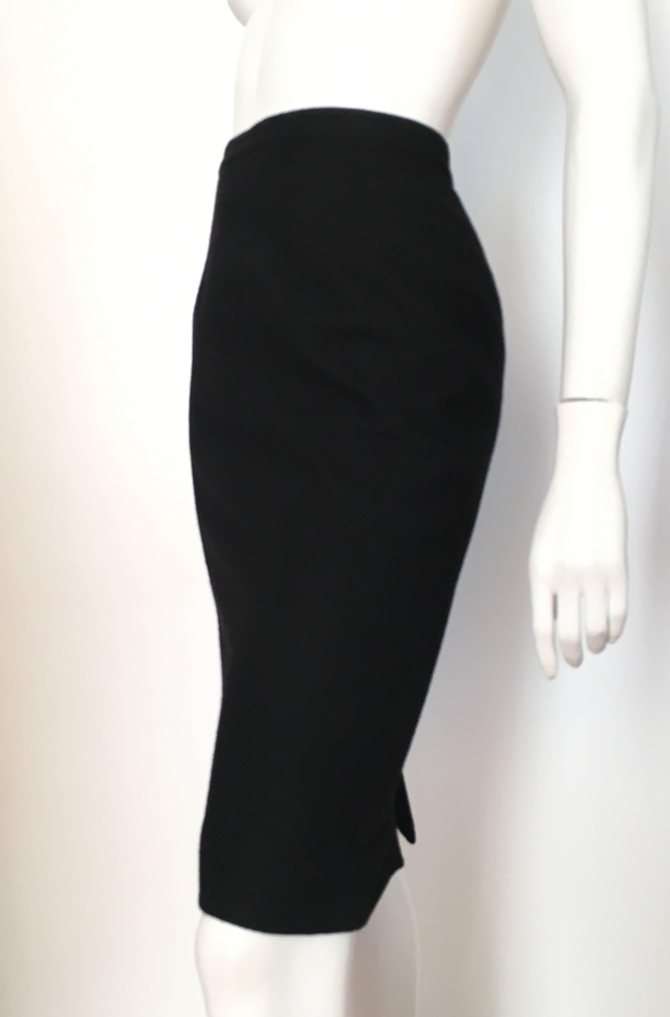 Women's or Men's Guy Laroche Black Wool Pencil Skirt Size 4. For Sale