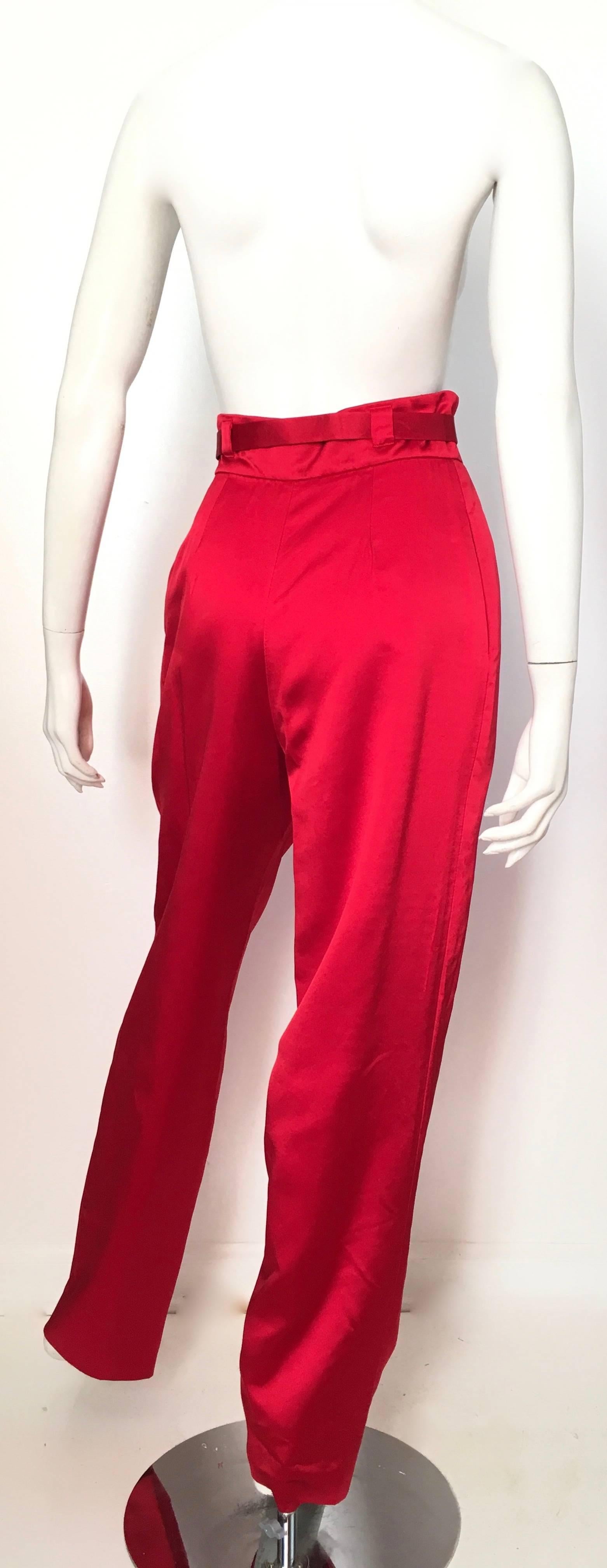 Bill Blass Red Satin Pleated Evening Pants with Pockets Size 4. In Excellent Condition For Sale In Atlanta, GA