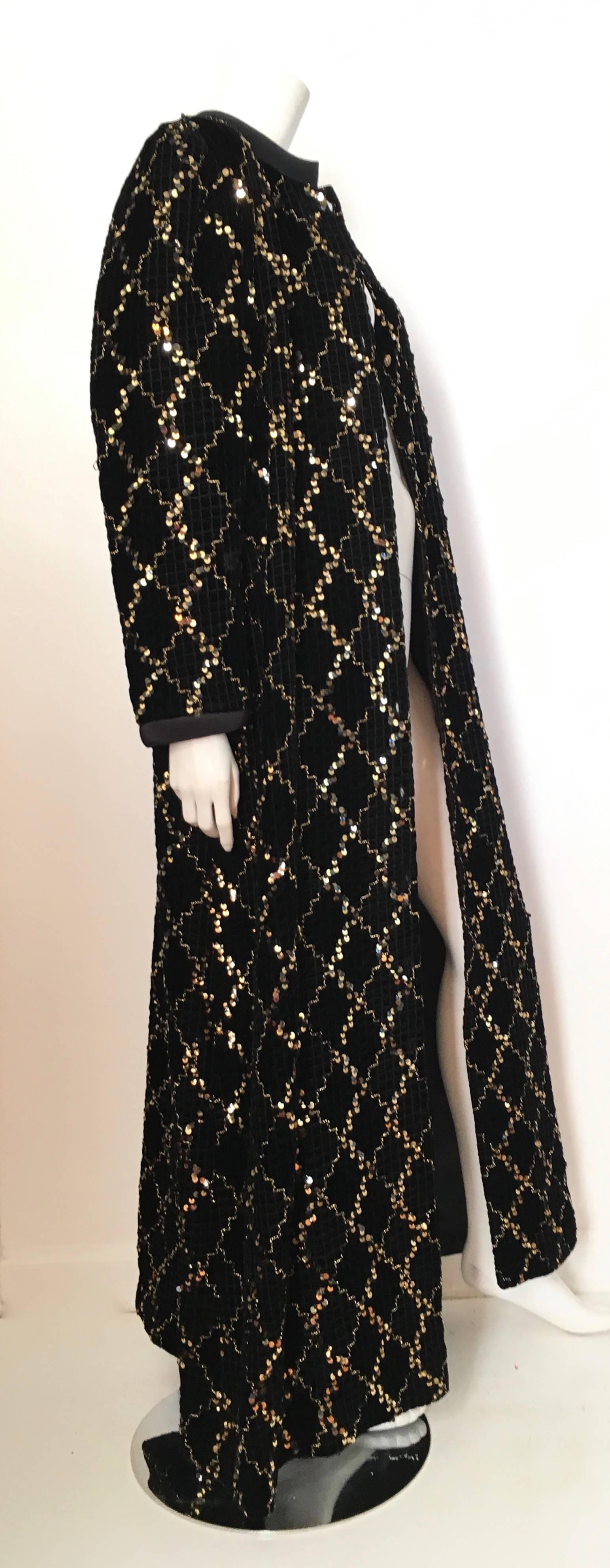 David Brown for Neiman Marcus Black Velvet Sequin Evening Coat Size 10/12. In Excellent Condition In Atlanta, GA