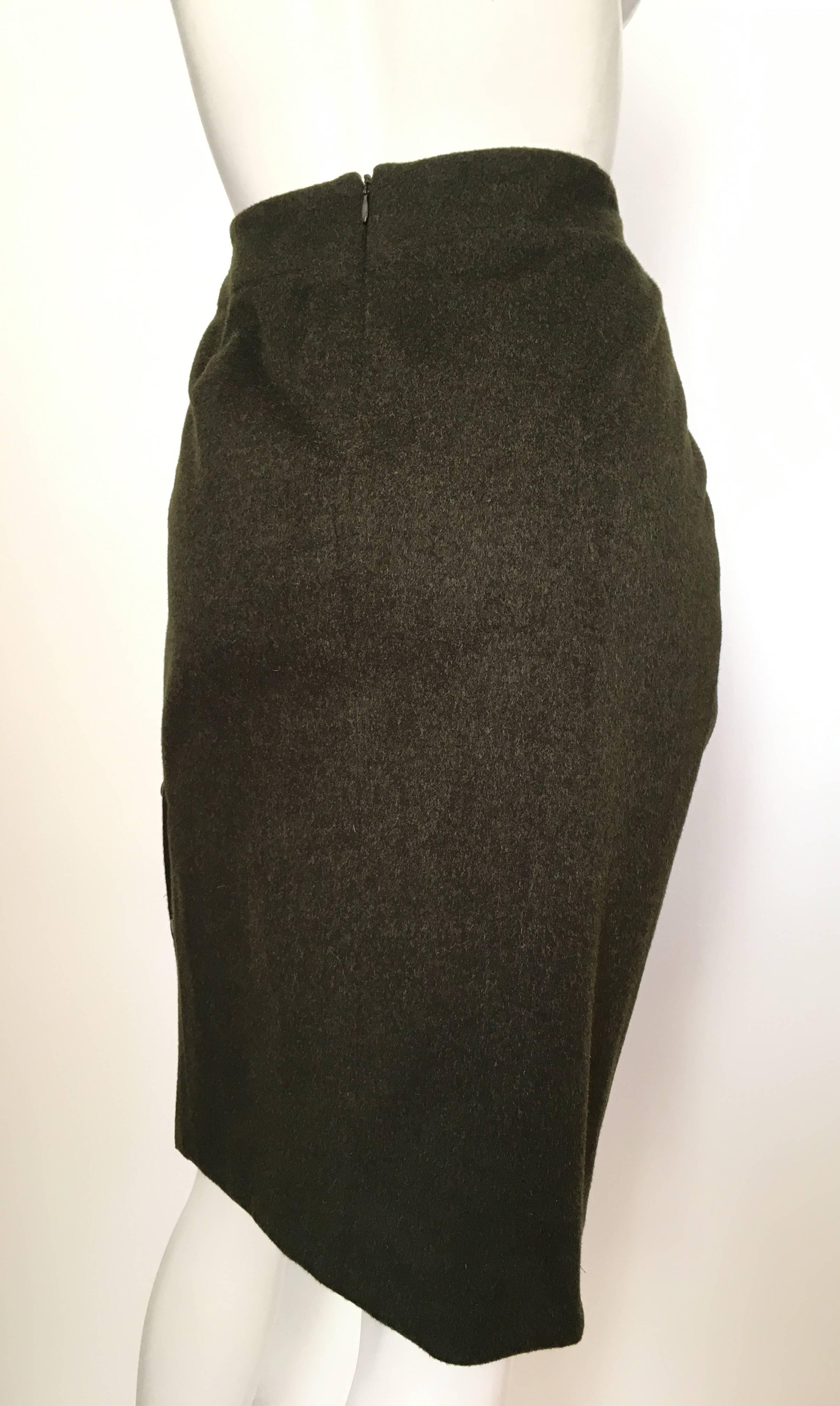 Carolina Herrera for Saks Olive Brushed Wool Skirt Size 10 Made in Italy. In Excellent Condition For Sale In Atlanta, GA