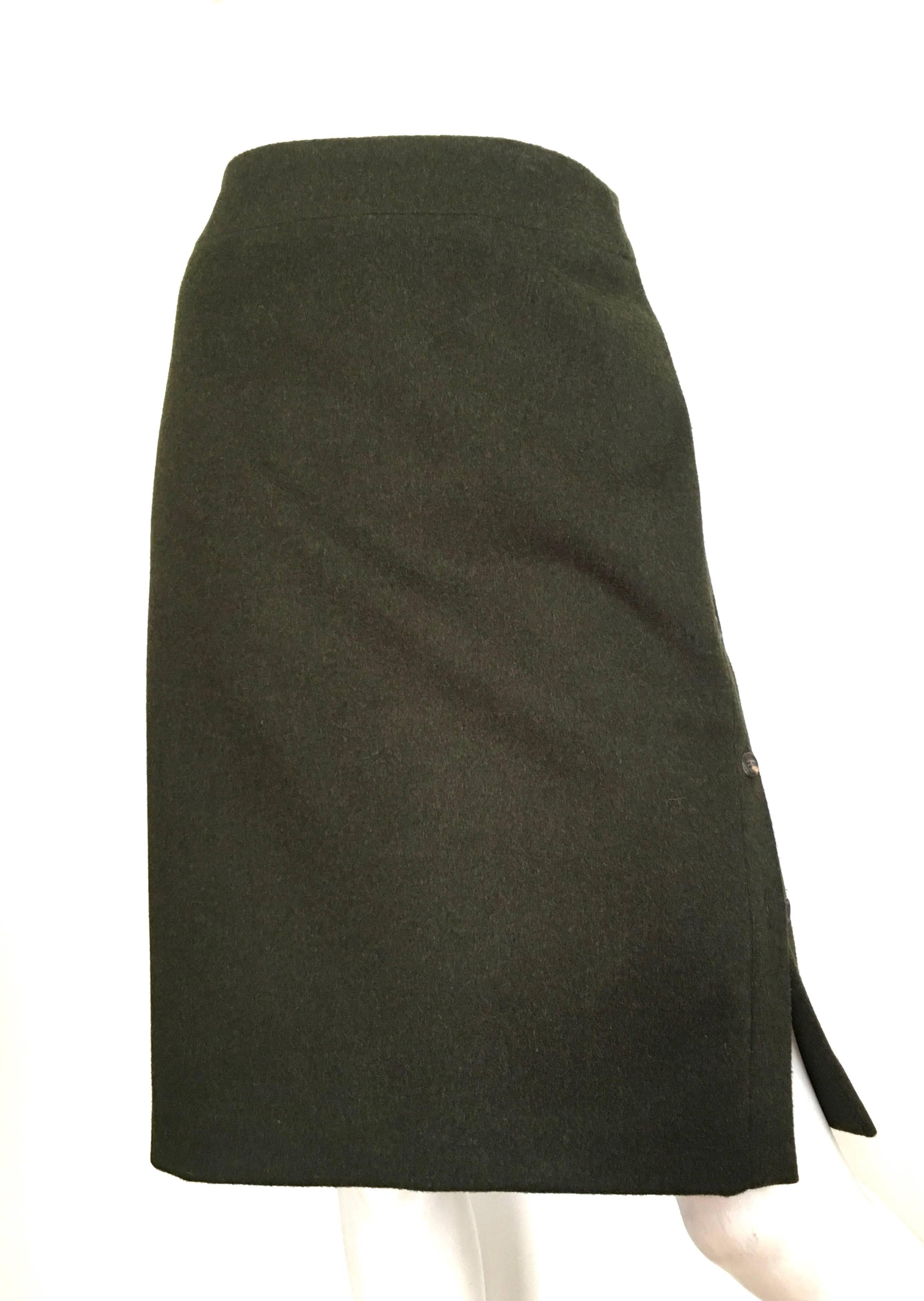 Carolina Herrera for Saks Olive Brushed Wool Skirt Size 10 Made in Italy. For Sale 4