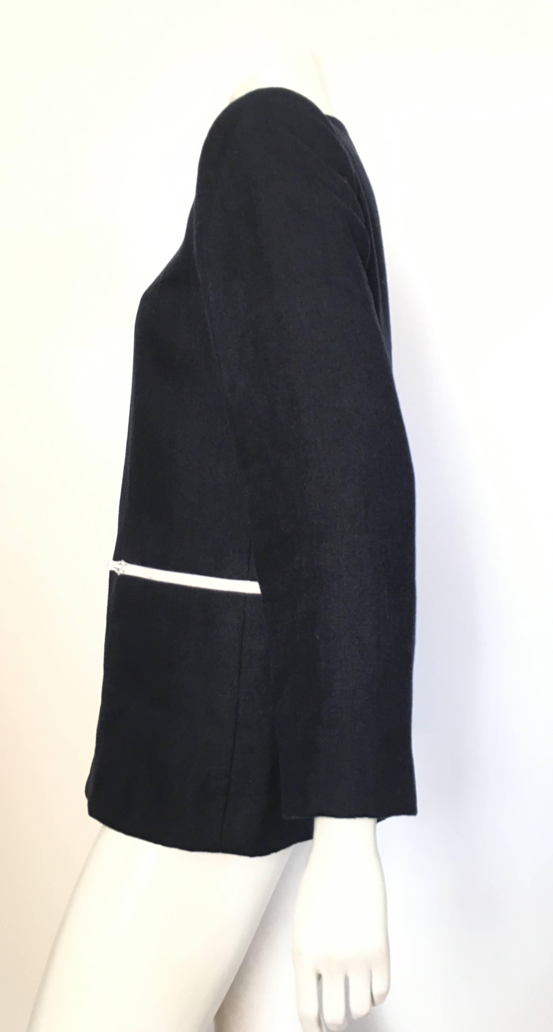 Geoffrey Beene 1990s Navy Linen Zipper Jacket Size 6 / 8. For Sale 1