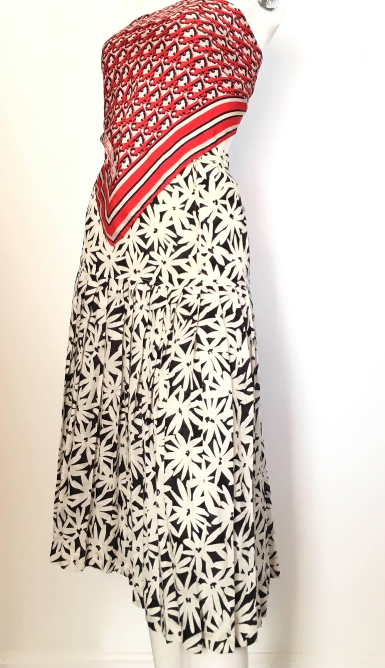 Emanuel Ungaro Linen Black and White Flower Pleated Skirt Size 8. For ...