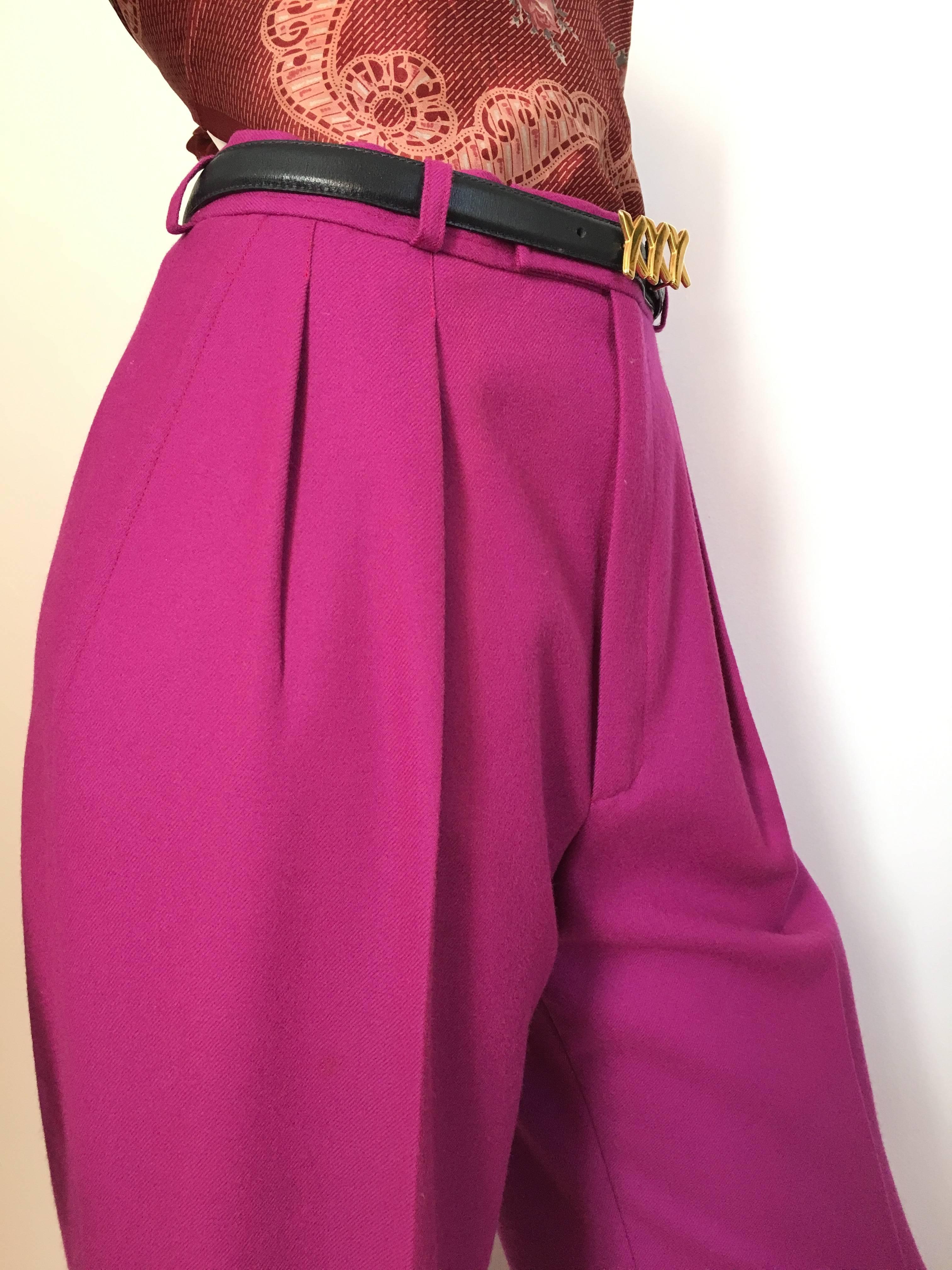 Saint Laurent Rive Gauche 1980s Purple Wool Pleated Pants with Pockets Size 4.  In Excellent Condition For Sale In Atlanta, GA