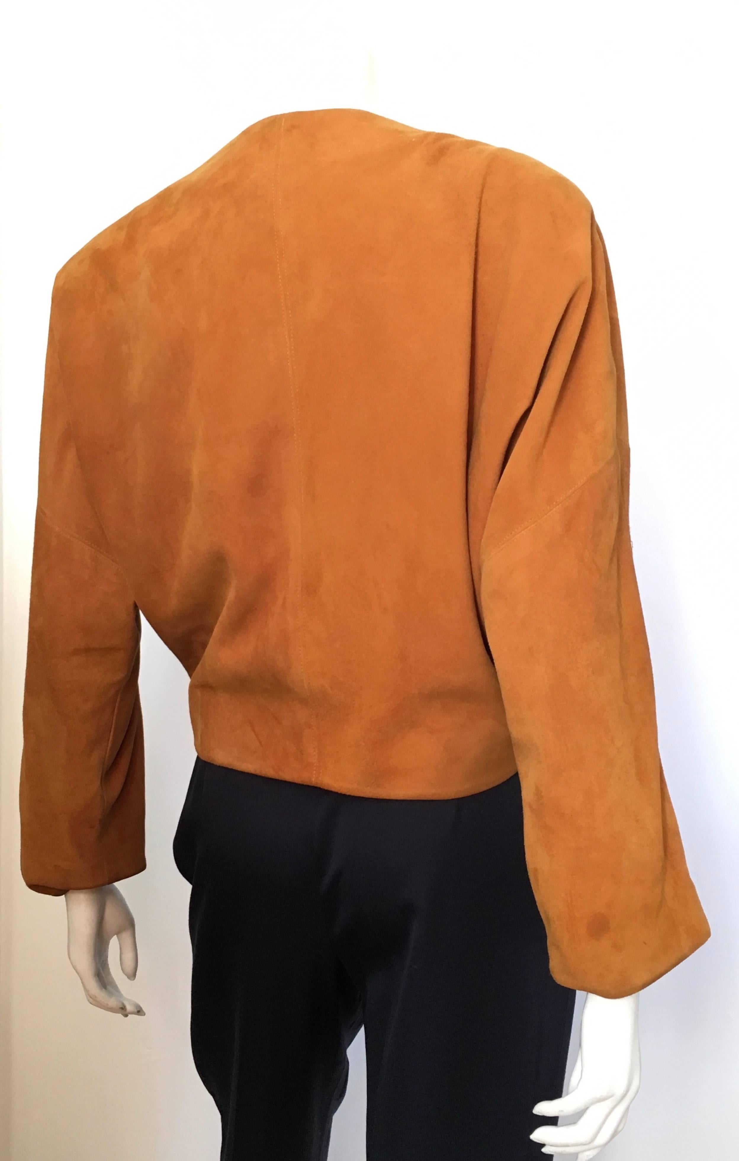 Anne Klein by Donna Karan 1980s Tan Suede Bolero Jacket Size 10 / 12. In Good Condition For Sale In Atlanta, GA