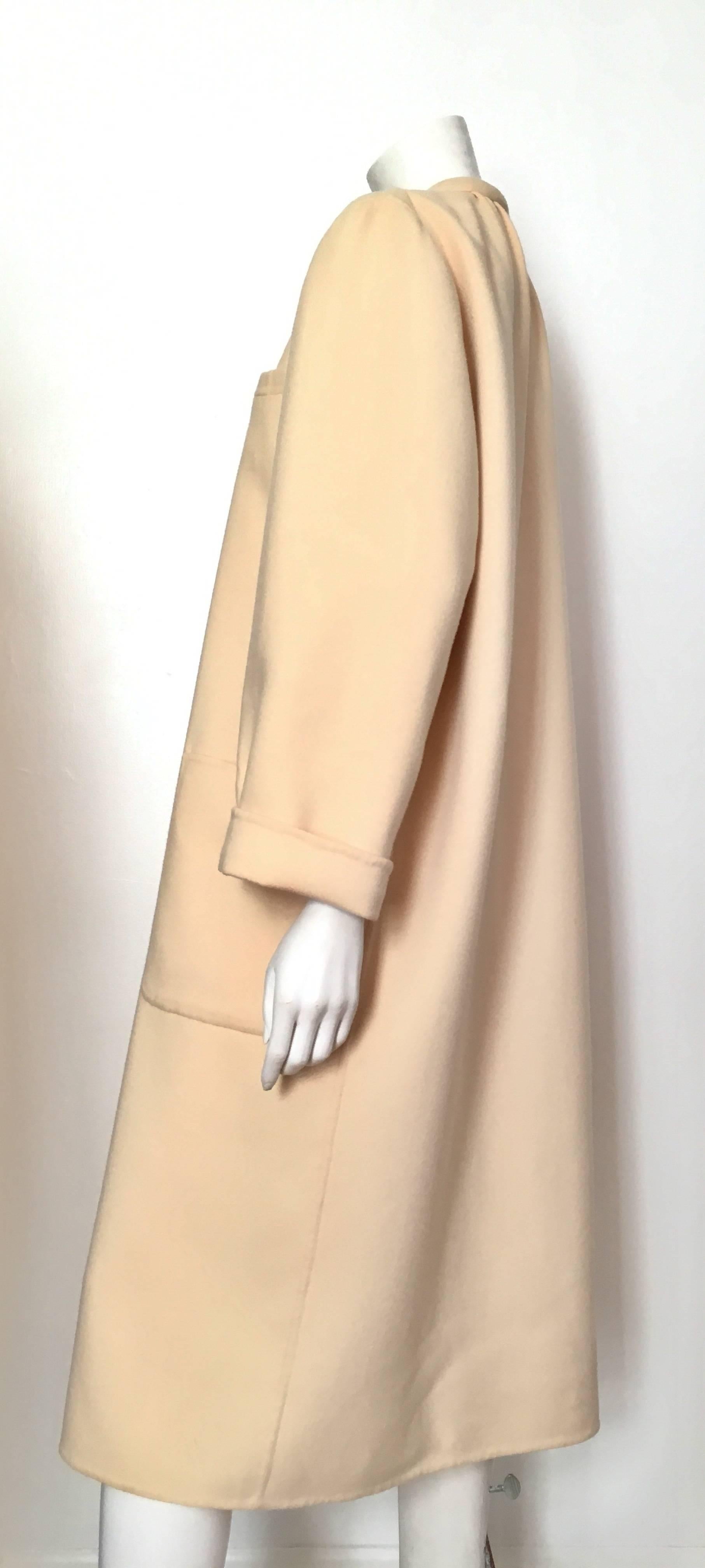 Women's or Men's Salvatore Ferragamo Cream Wool Cocoon Coat with Pockets Size 10