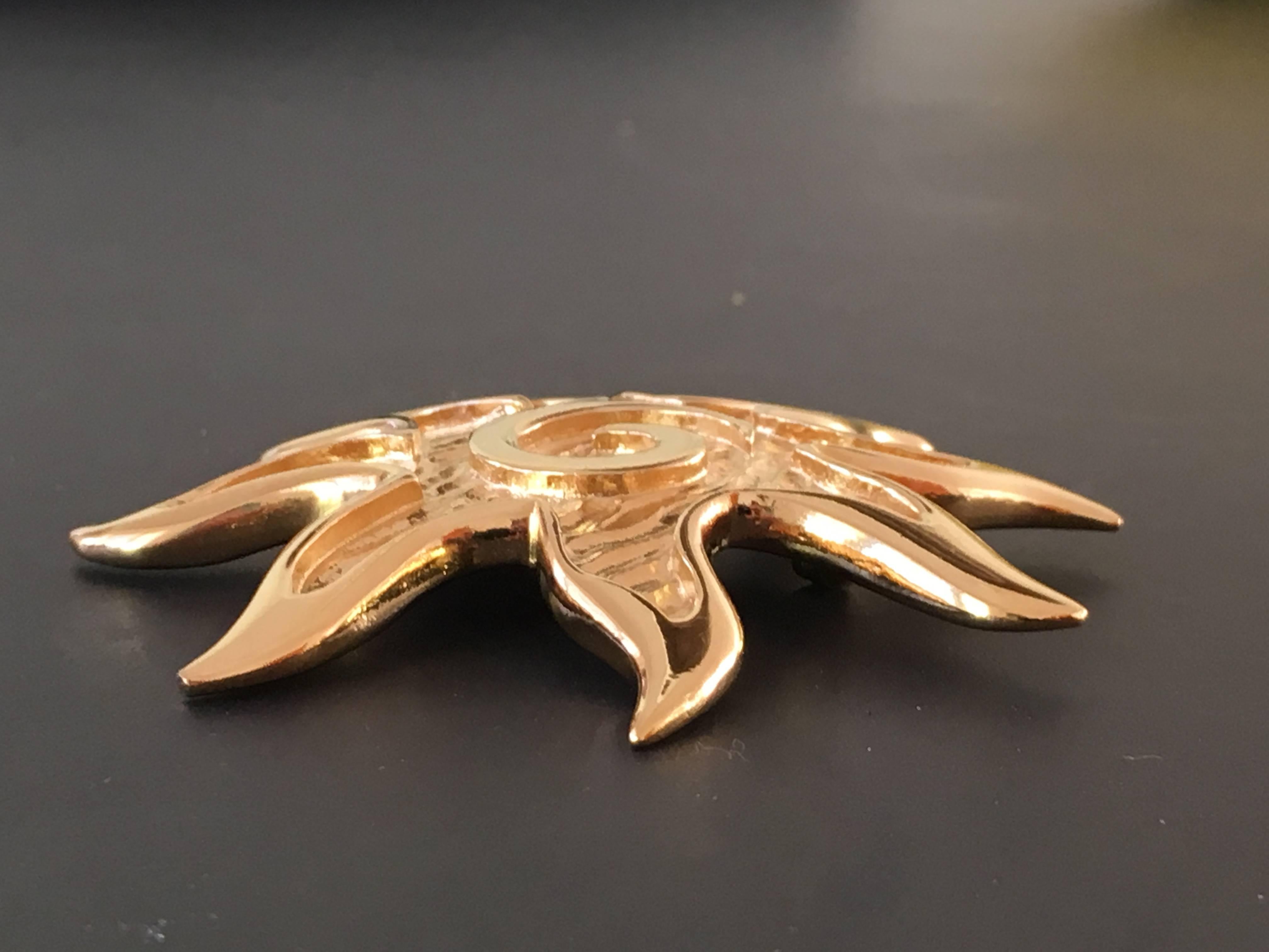 Givenchy Gold Swirl Star Pin / Brooch  In Excellent Condition For Sale In Atlanta, GA