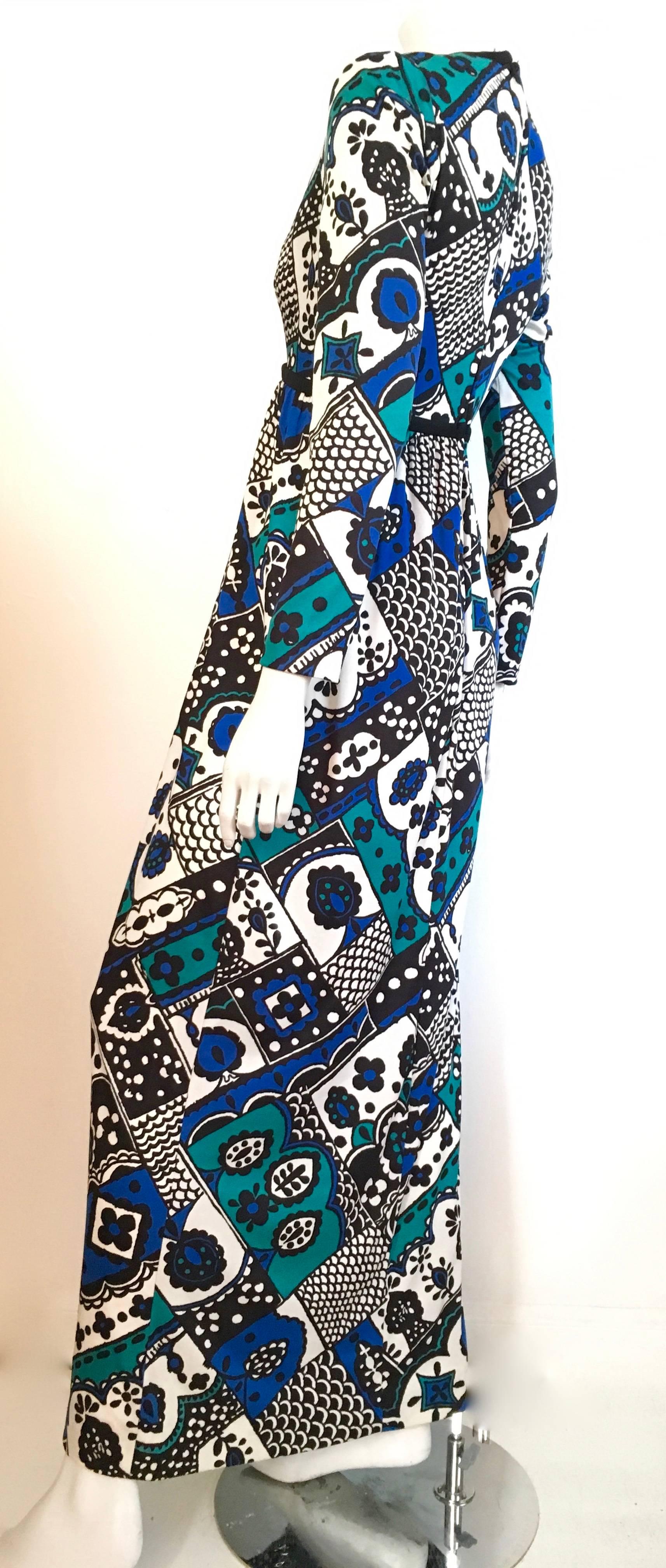 Young Dimensions for Saks Fifth Avenue MOD Maxi Dress Size 4. In Excellent Condition For Sale In Atlanta, GA