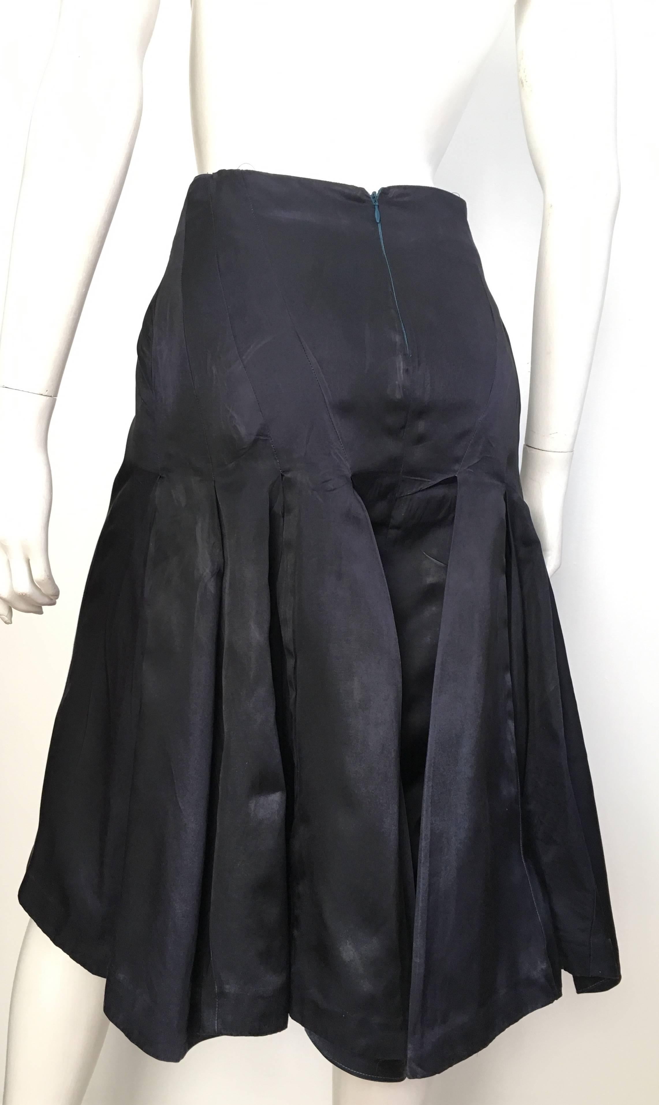 Alexander McQueen Navy Silk Skirt Size 6 / 44.  For Sale 2